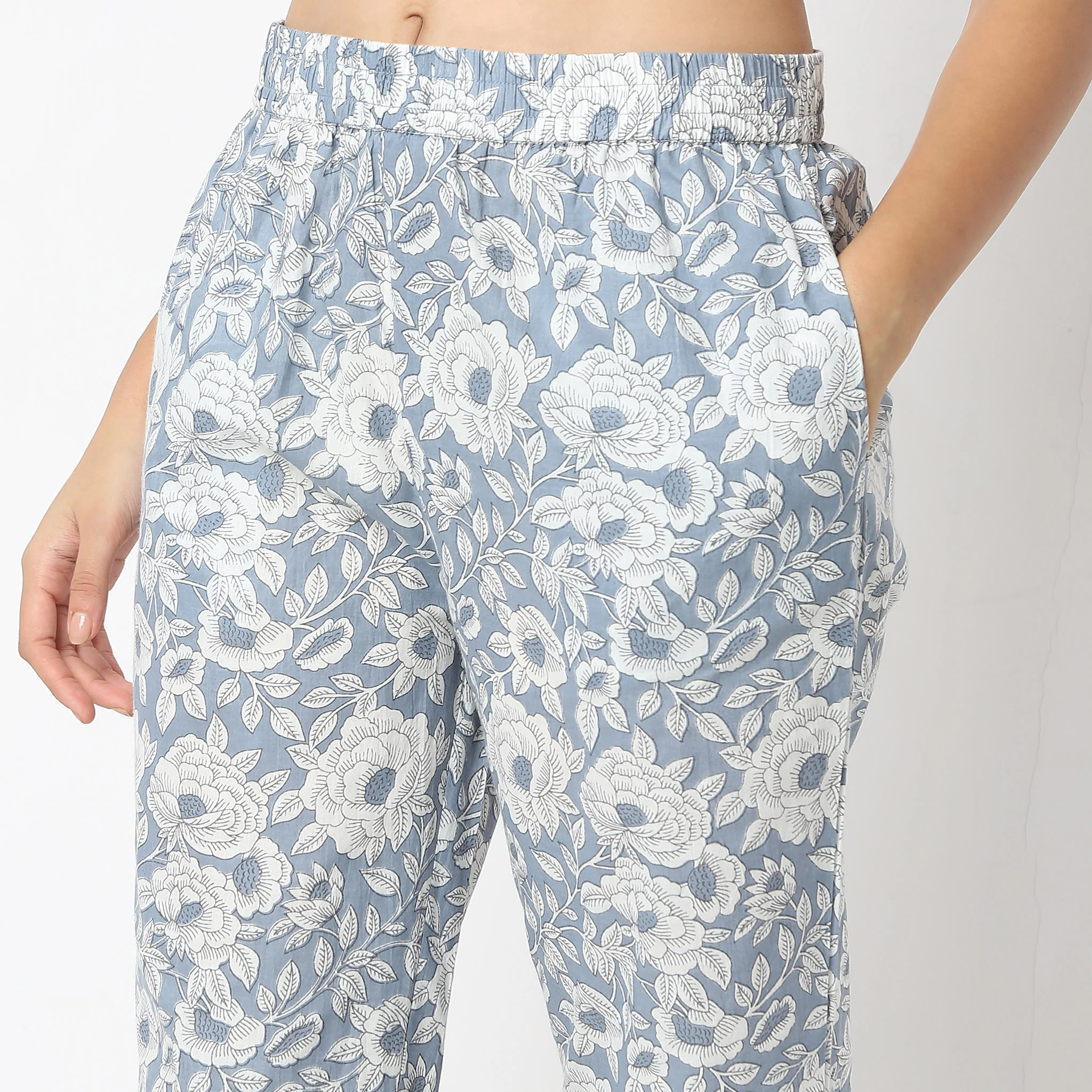 Woven Printed Top With Pyjama Set - Image 7
