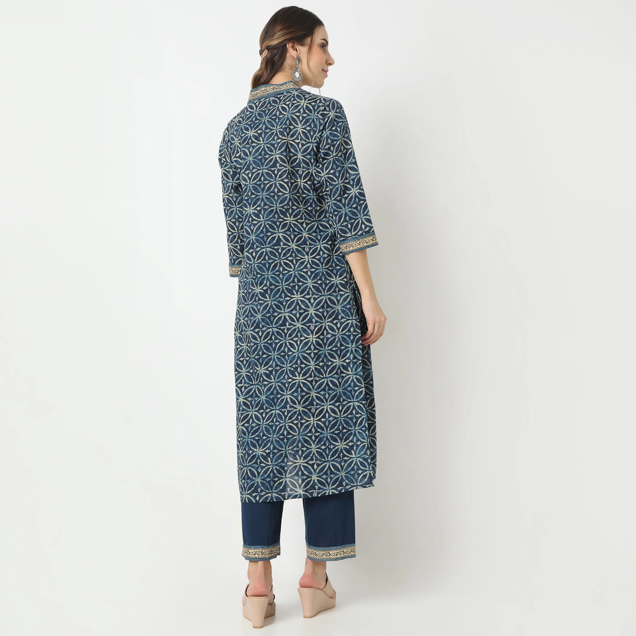 Printed V-Neck Straight Kurta And Pant With Dupatta Set - Image 3