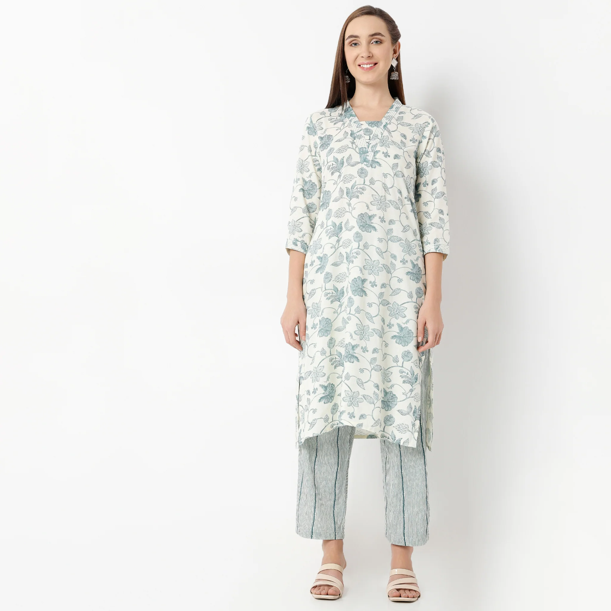 V-Neck Calf Length Straight Printed Kurta - Image 2