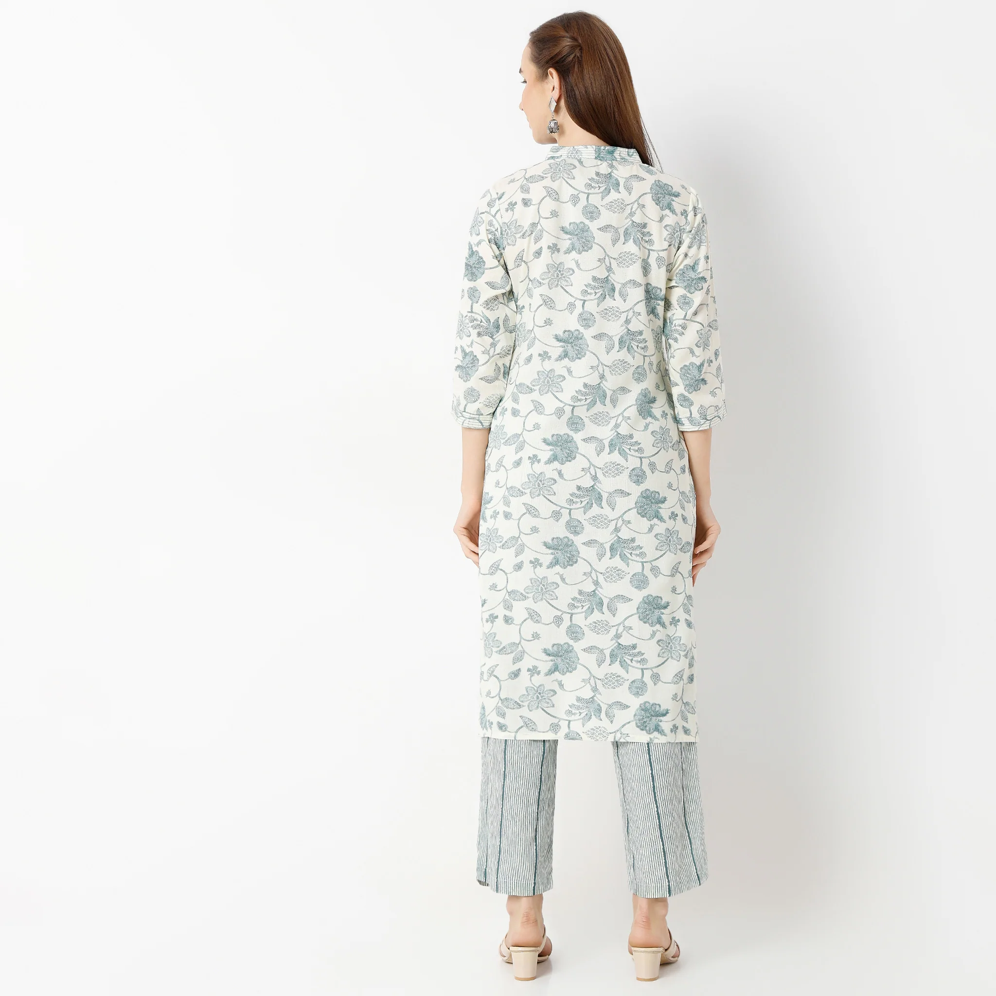 V-Neck Calf Length Straight Printed Kurta - Image 3