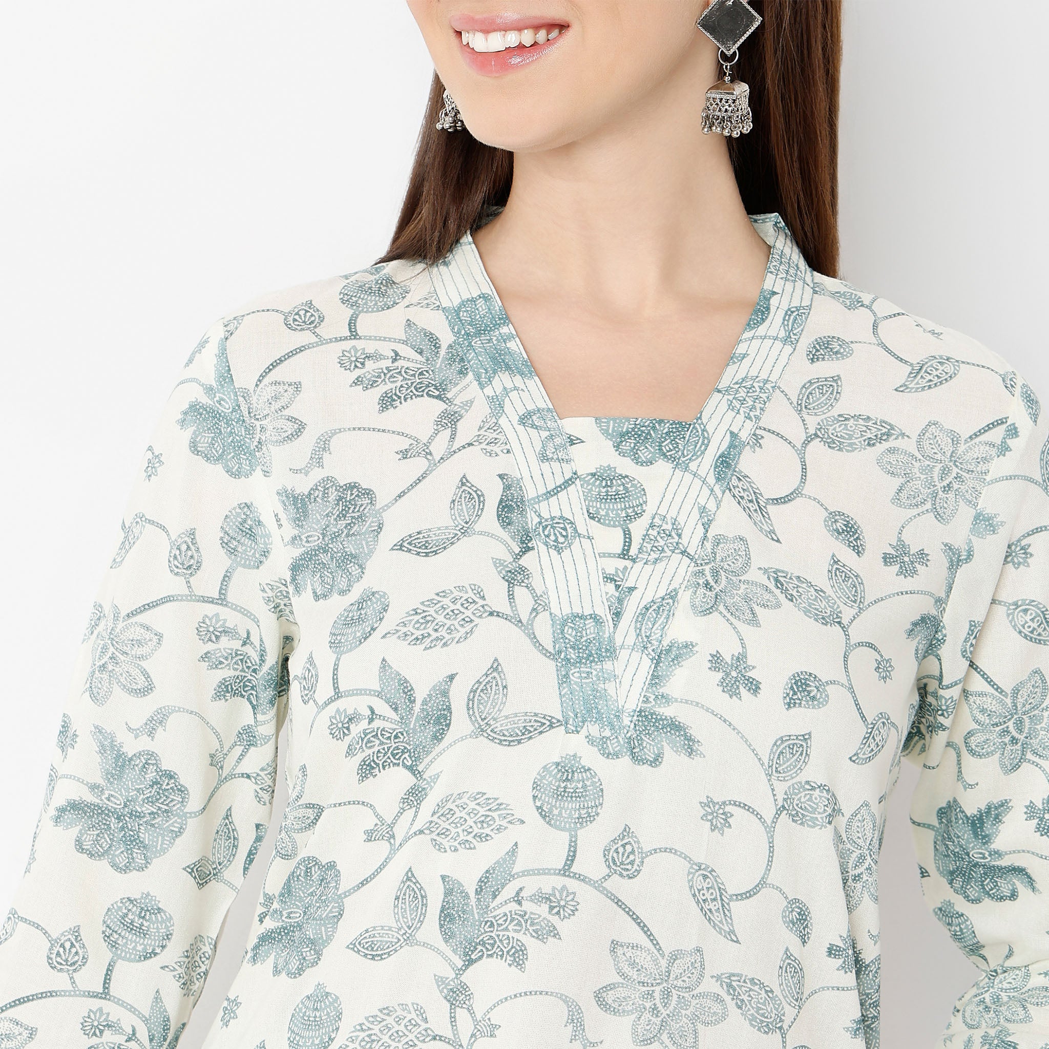 V-Neck Calf Length Straight Printed Kurta - Image 4