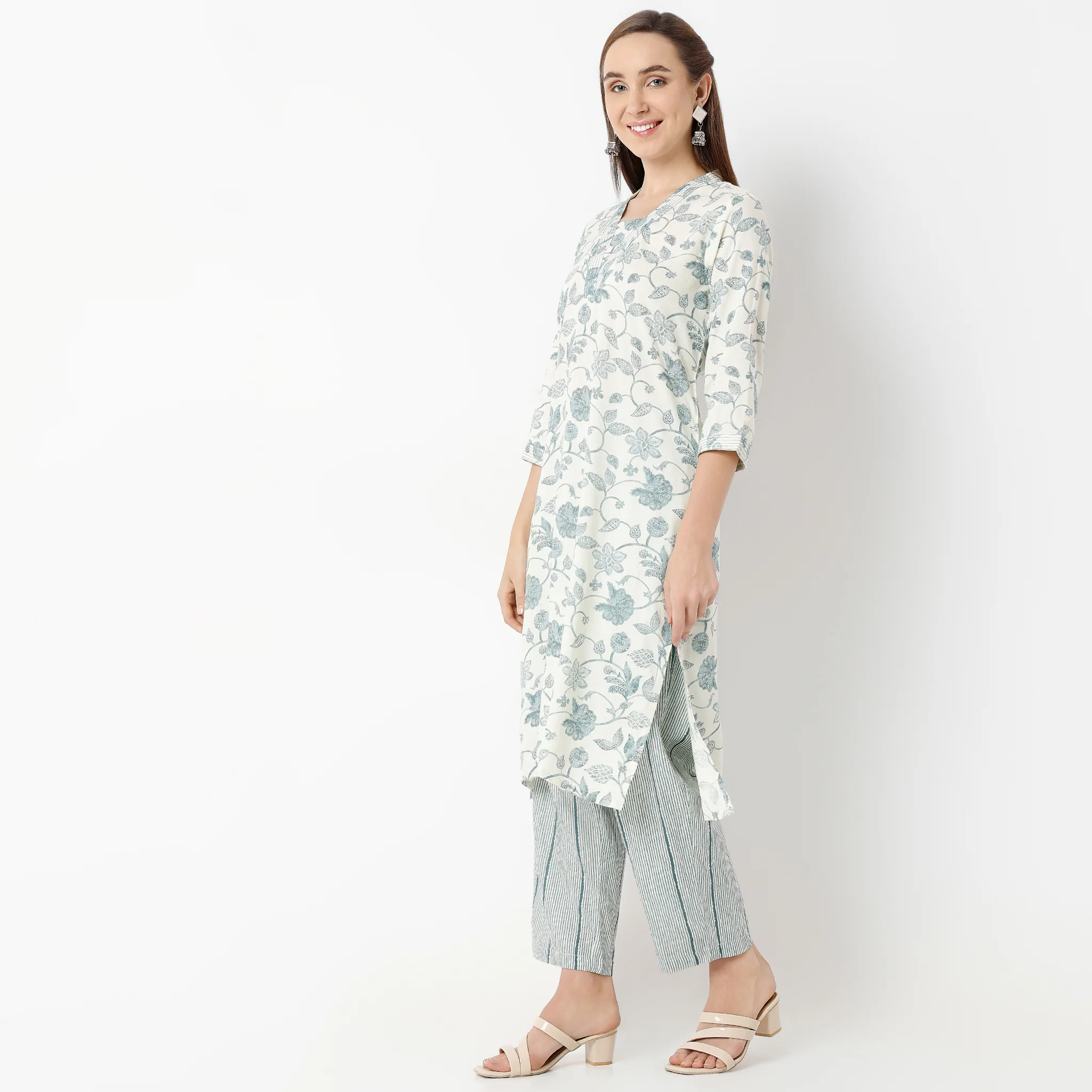 V-Neck Calf Length Straight Printed Kurta - Image 5