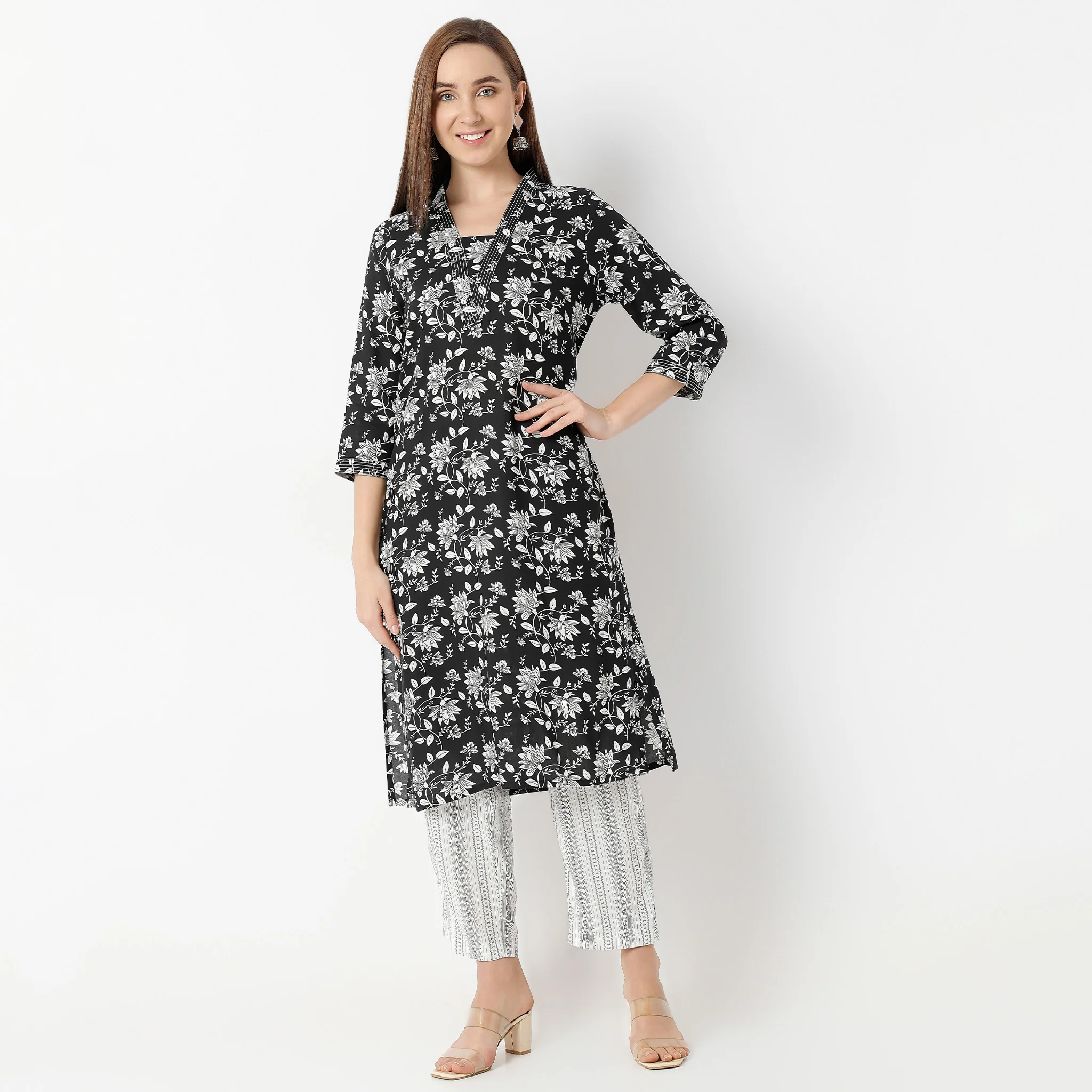 V-Neck Calf Length Straight Printed Kurta - Image 2