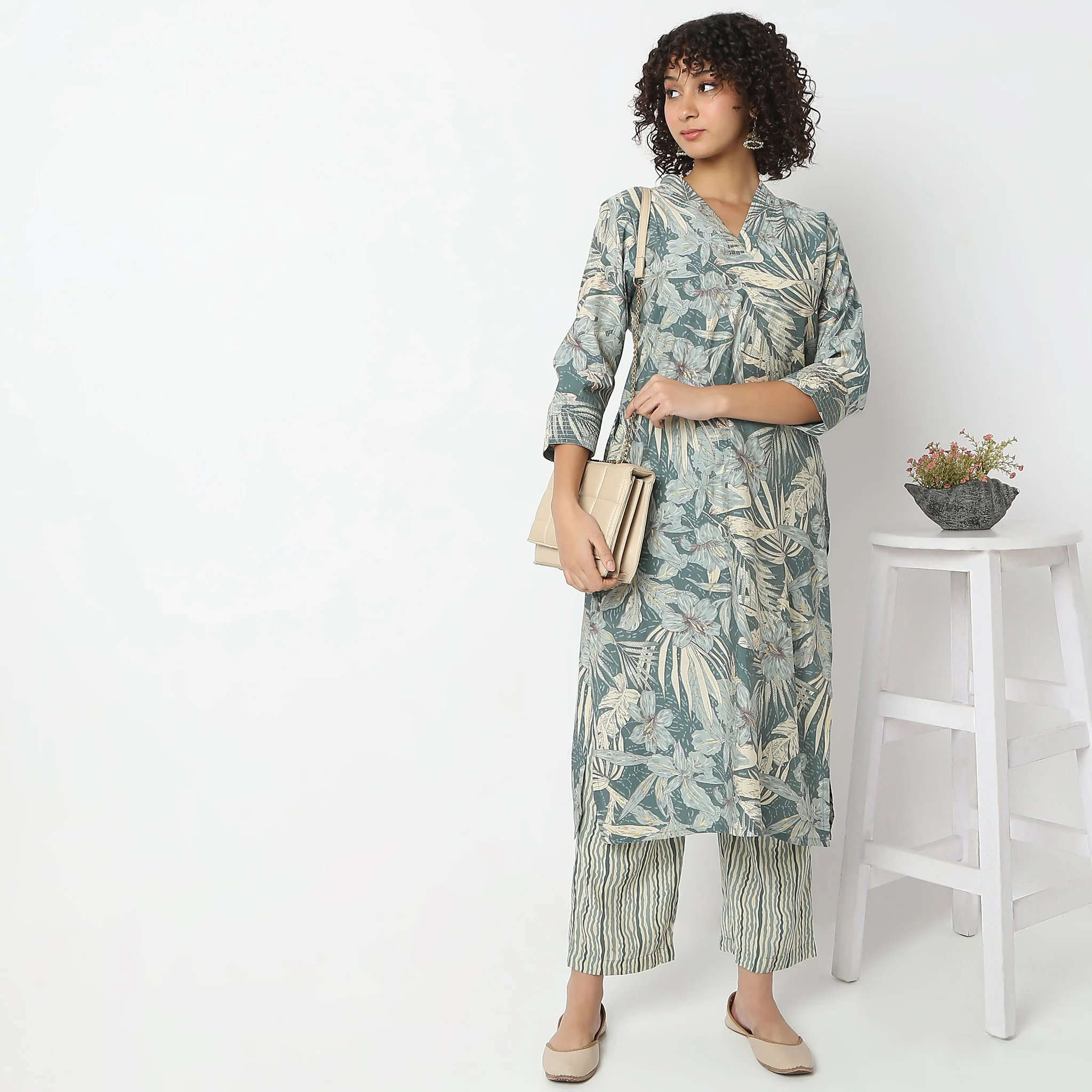 Regular Fit Printed V-Neck Kurta With Pant Set