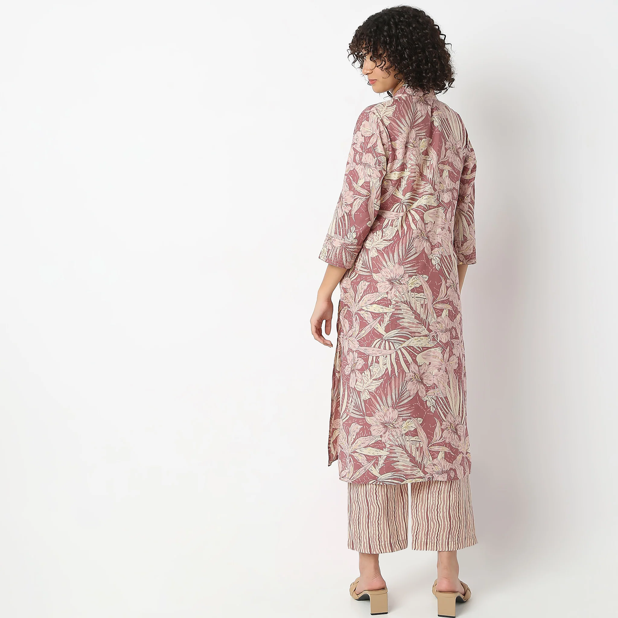 Regular Fit Printed V-Neck Kurta With Pant Set - Image 10