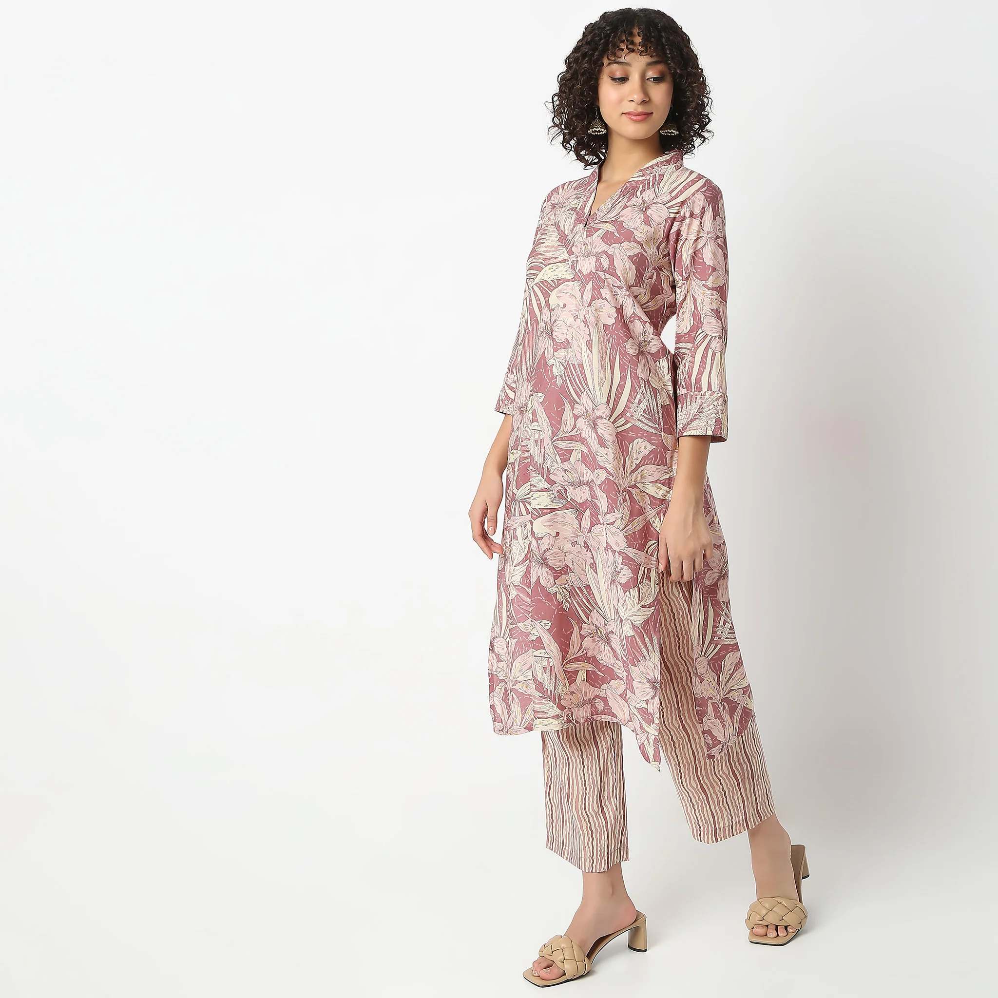 Regular Fit Printed V-Neck Kurta With Pant Set - Image 11
