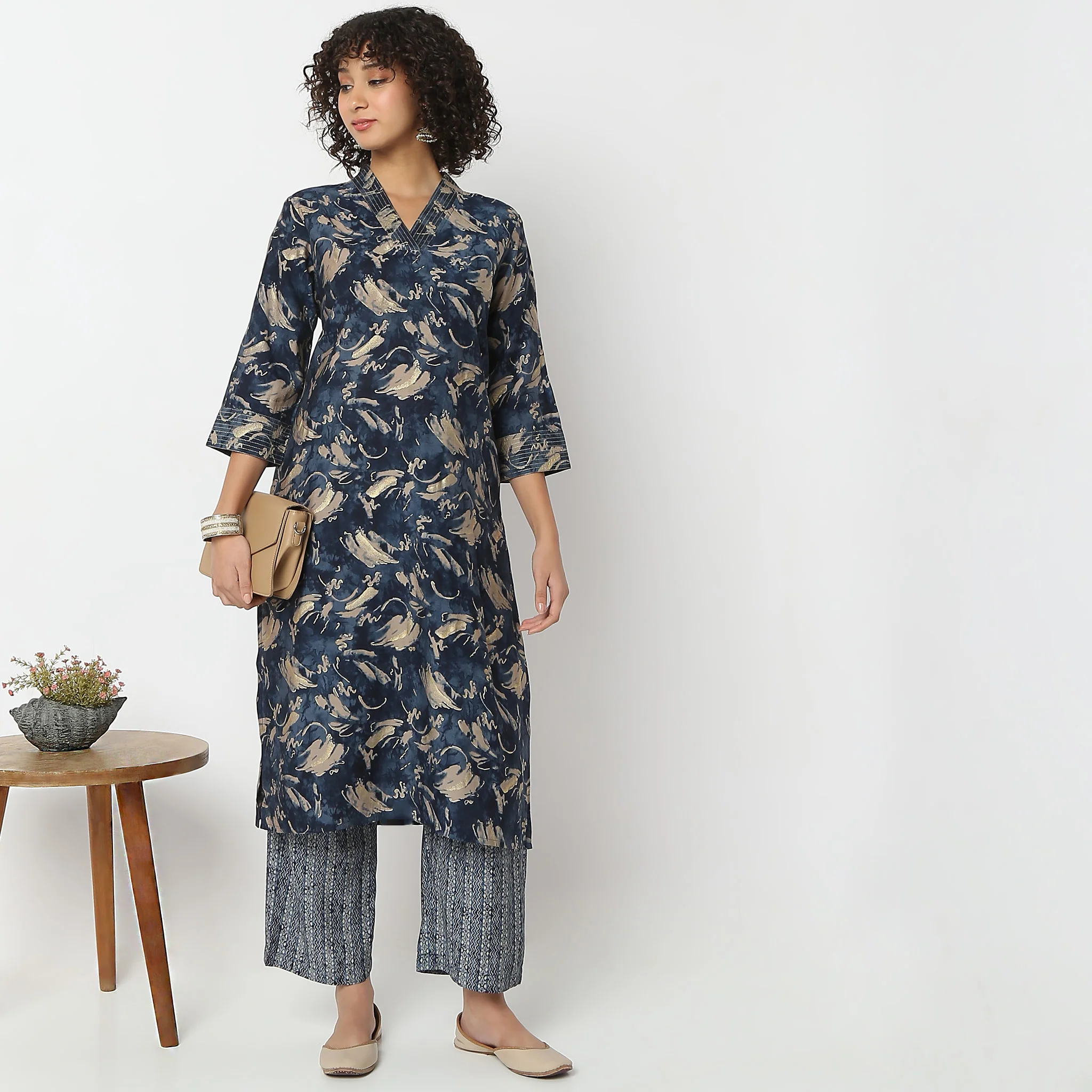 Regular Fit Printed V-Neck Kurta With Pant Set