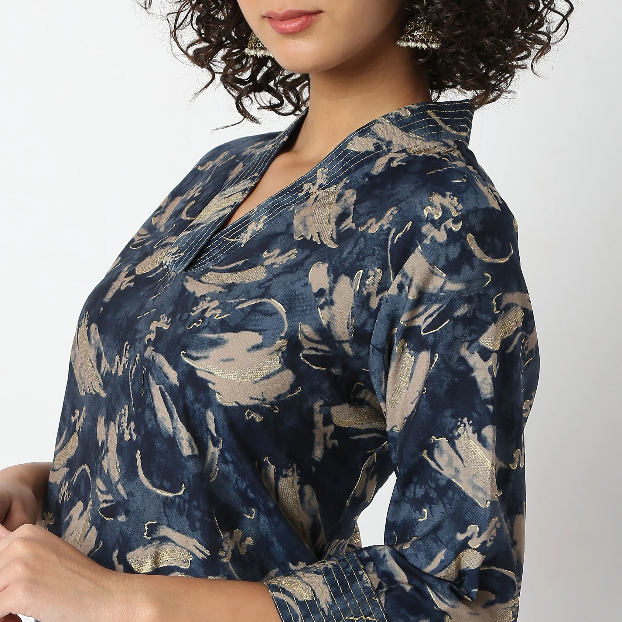 Regular Fit Printed V-Neck Kurta With Pant Set - Image 4