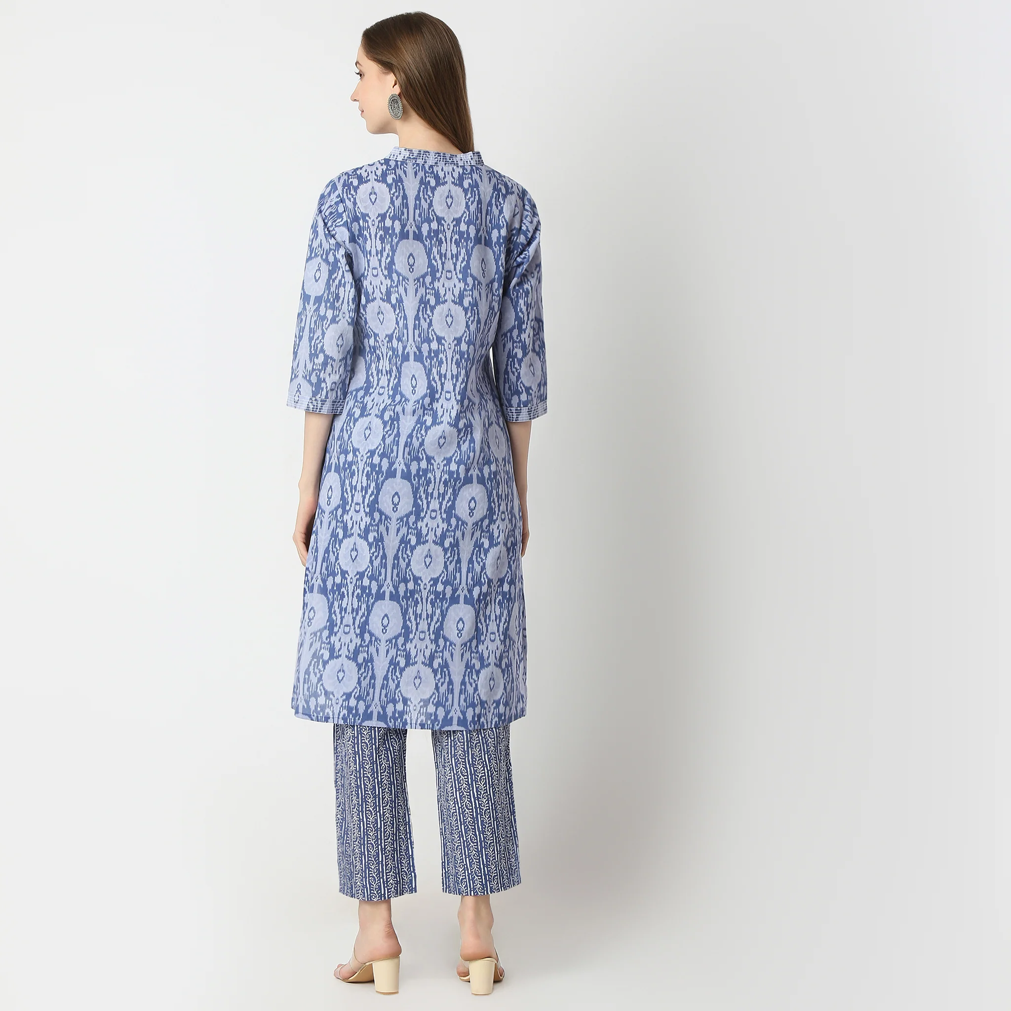Printed V-Neck Straight Kurta With Pant Set - Image 3