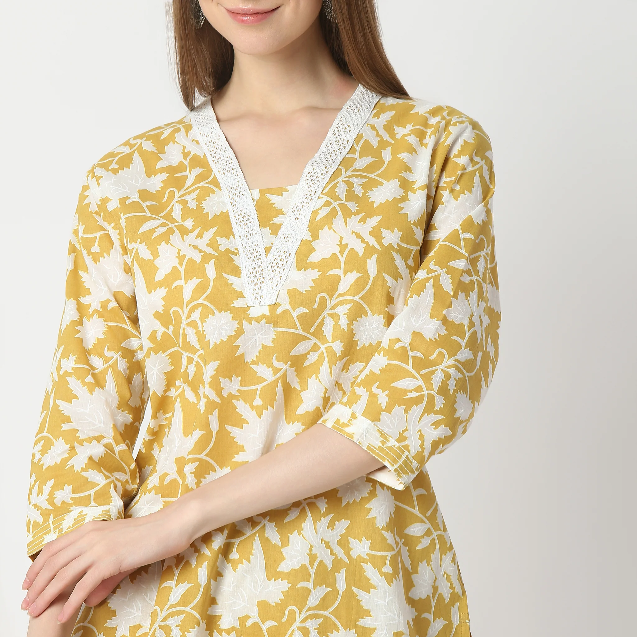 Printed V-Neck Straight Kurta With Pant Set - Image 4
