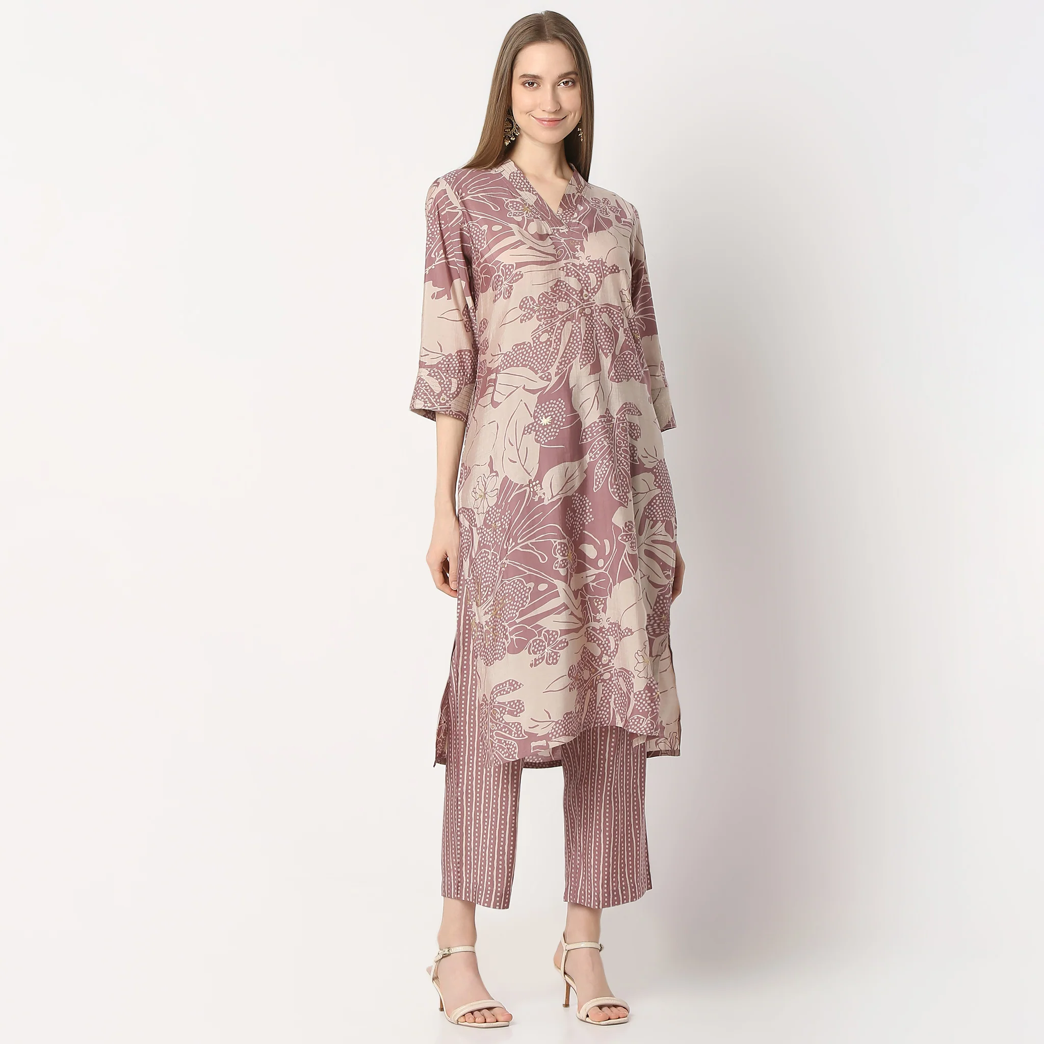 Printed V-Neck Straight Kurta With Pant Set - Image 2