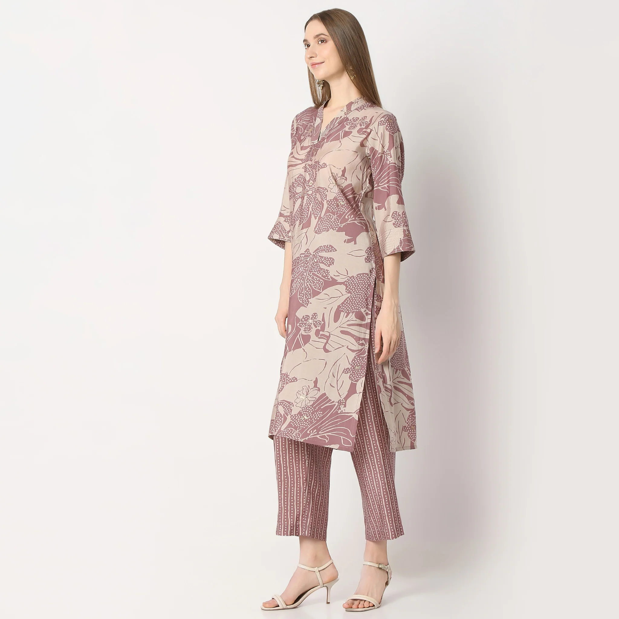 Printed V-Neck Straight Kurta With Pant Set - Image 5
