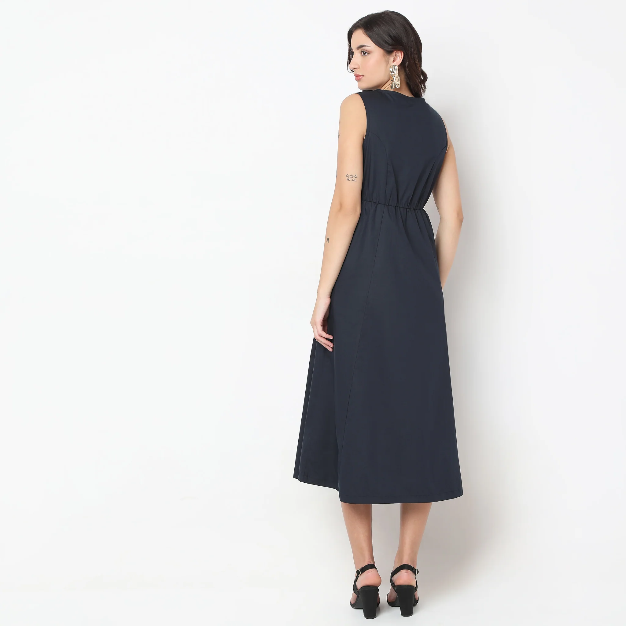 Regular Fit Solid Dress - Image 3