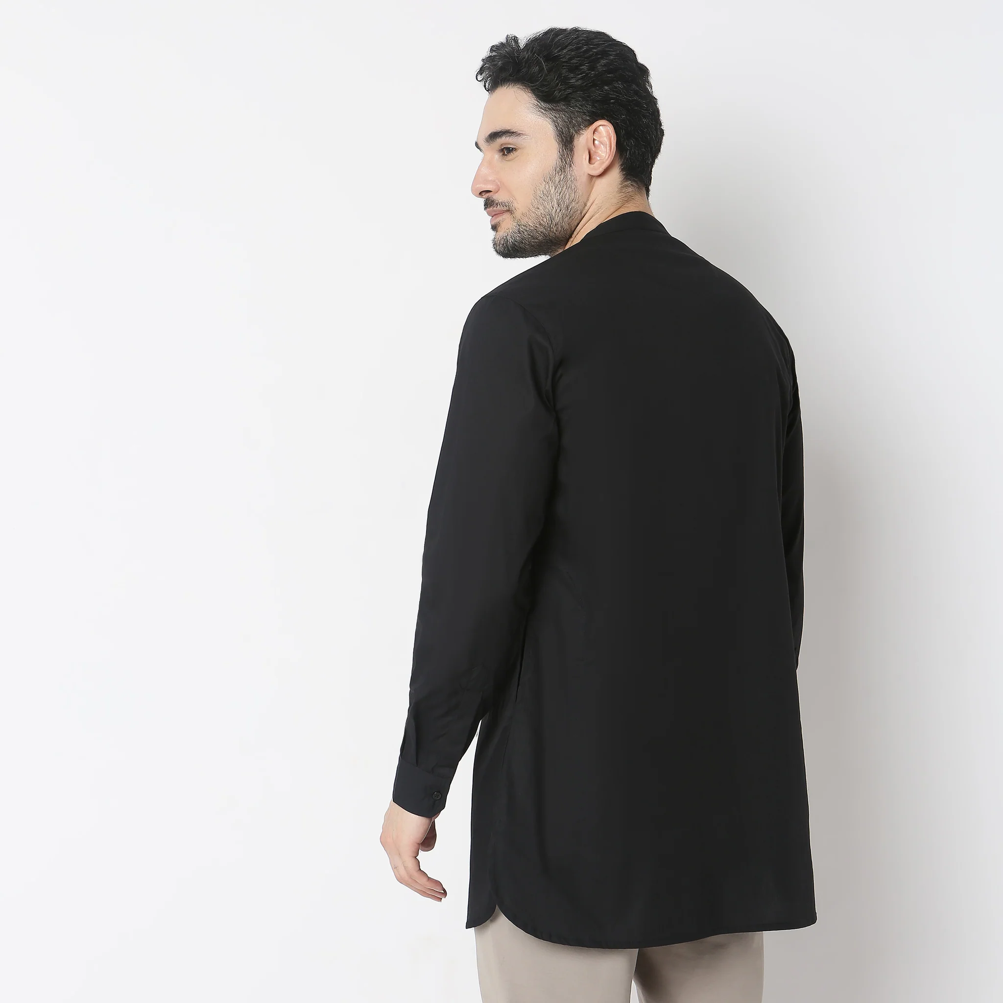 Regular Fit Solid Kurta - Image 3