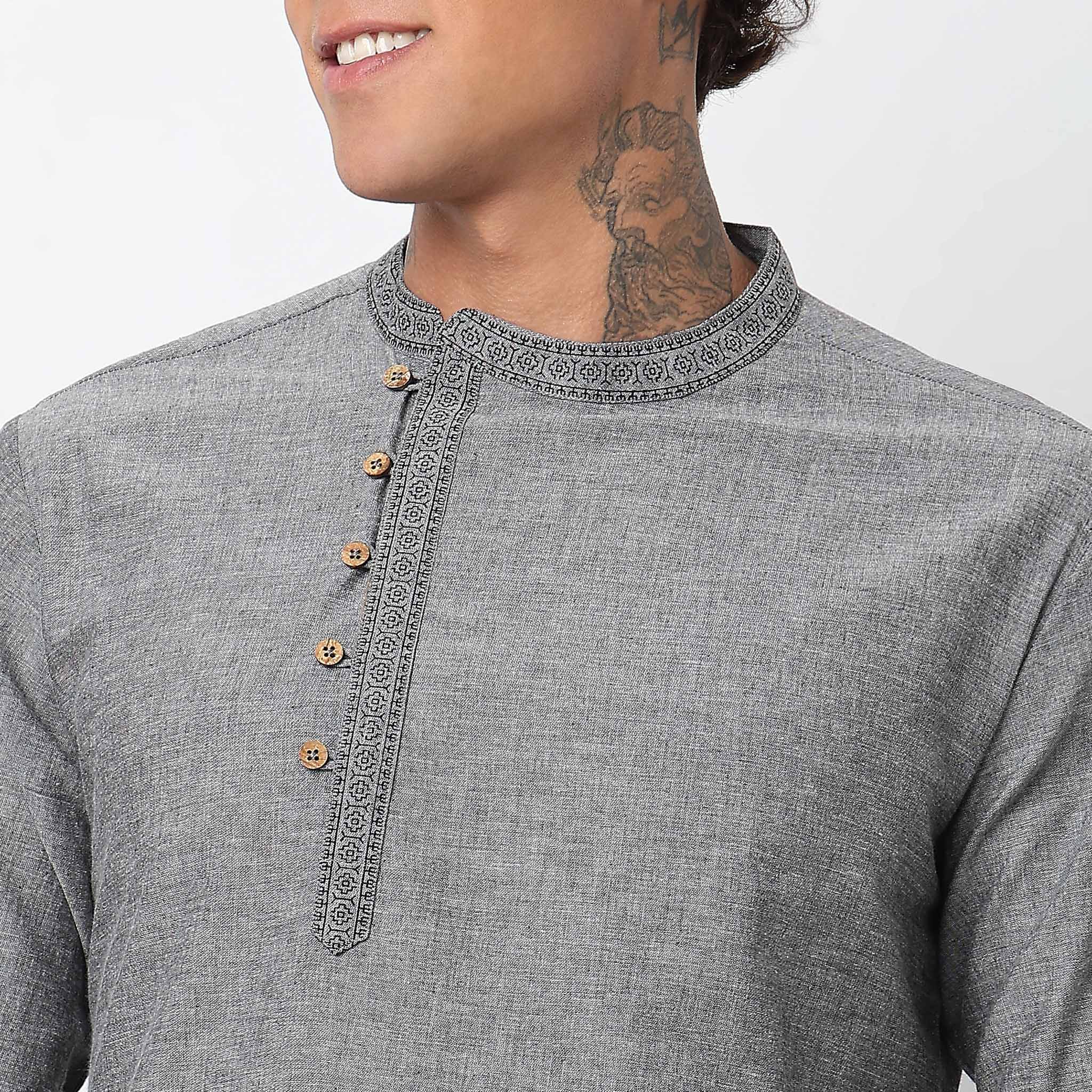 Regular Fit Solid Kurta - Image 4
