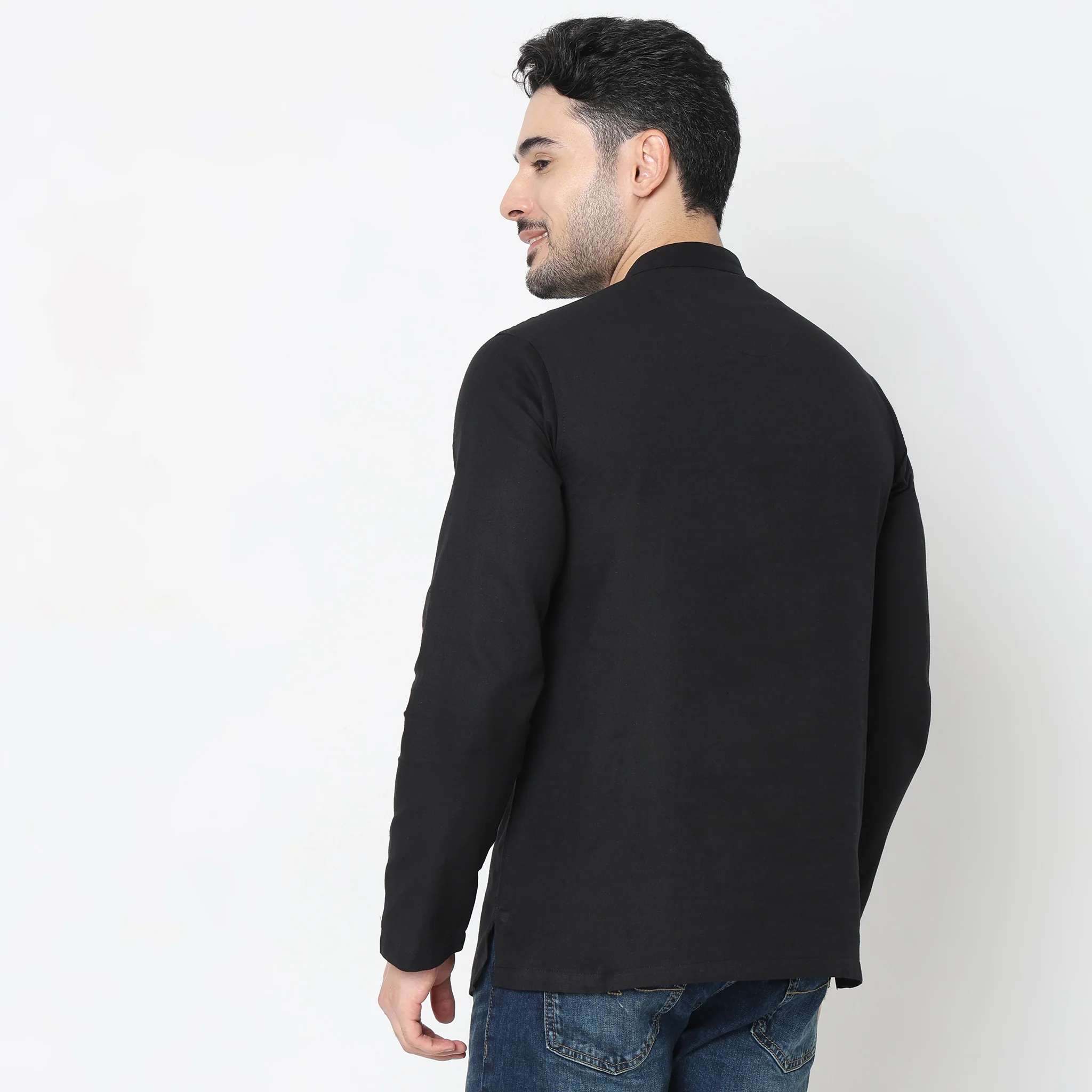 Regular Fit Solid Kurta - Image 3