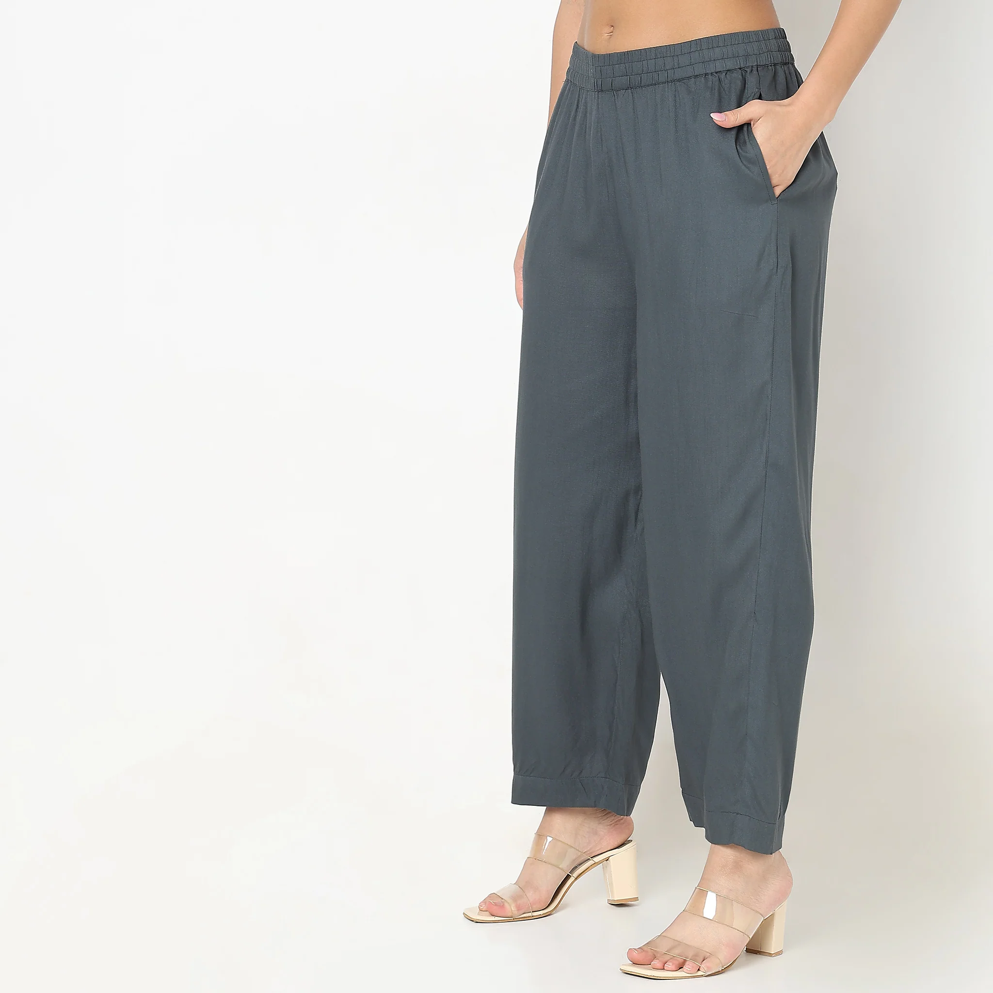Regular Fit Solid Mid Rise Pants - Image 5