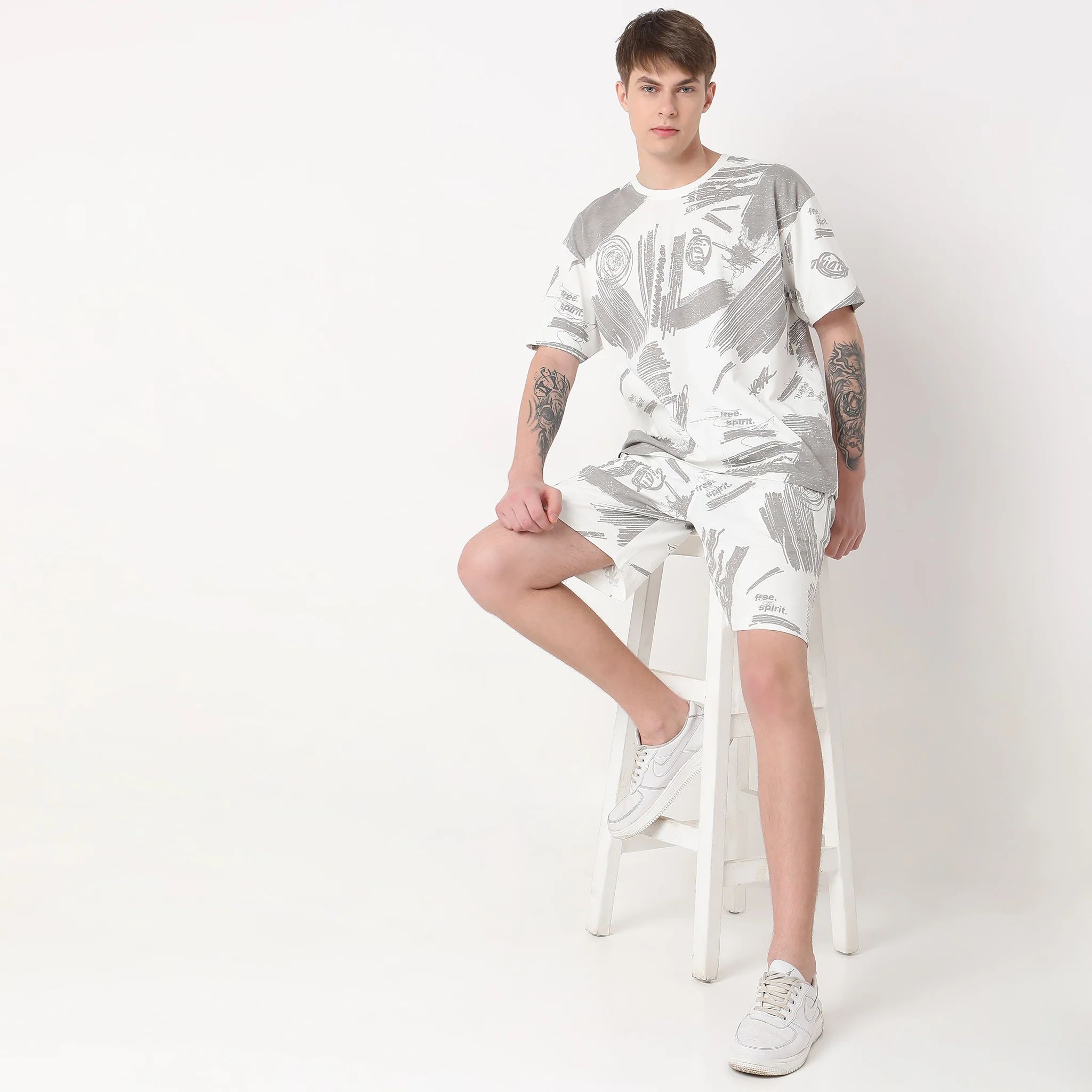 Regular Fit Solid Mid Rise Shorts