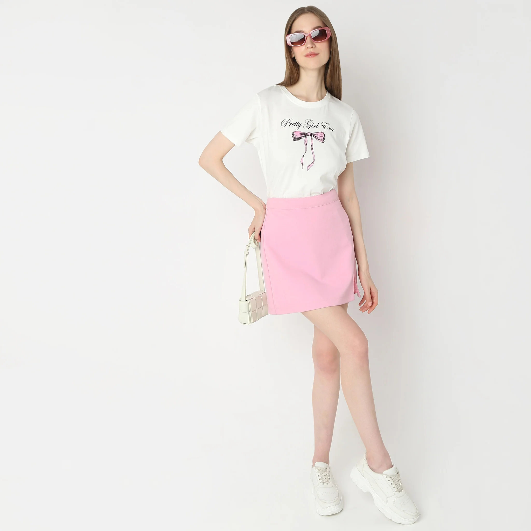 Cute Printed Bow Graphic With The Text "Pretty Girl Era" Cropped T-Shirt
