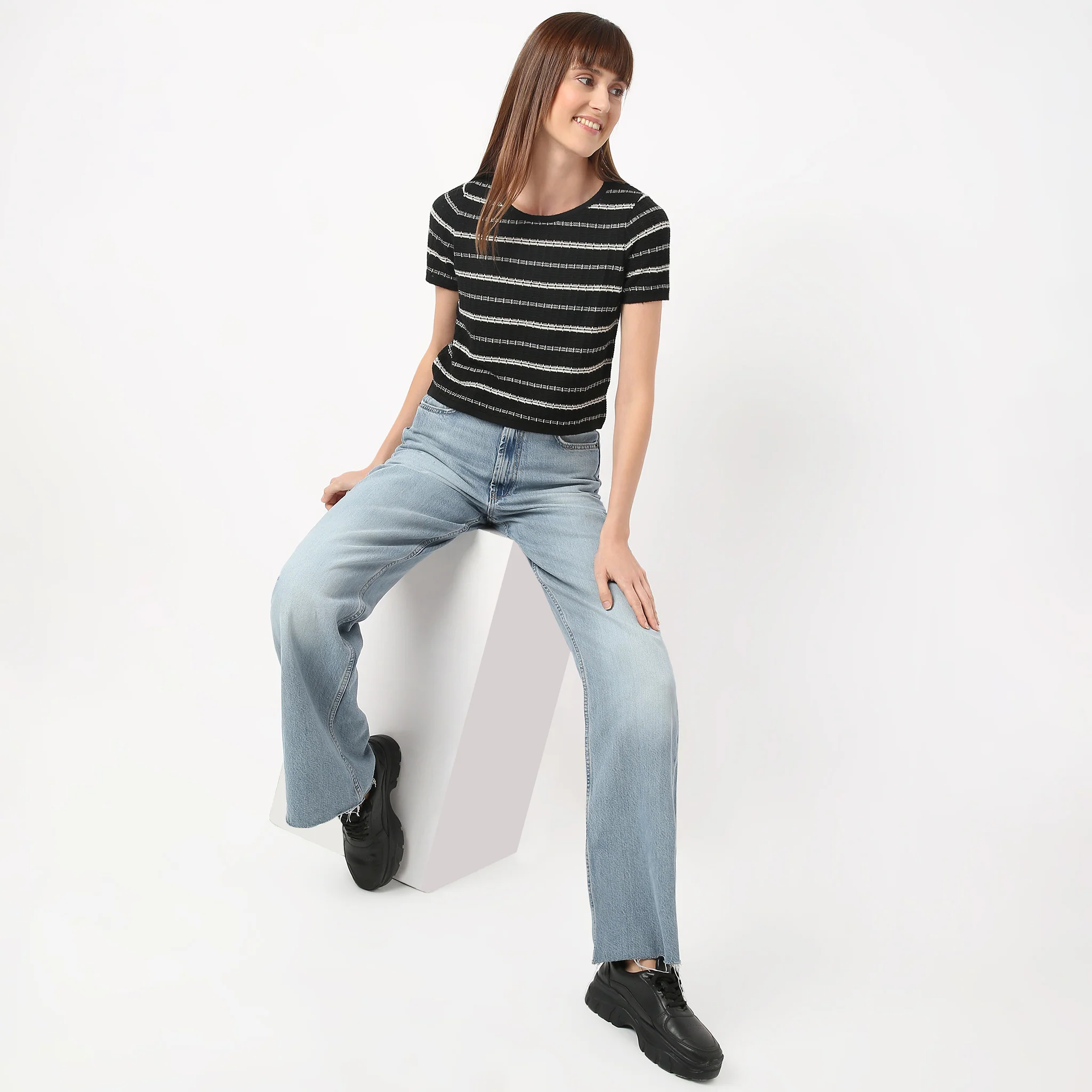 Crew Neck Short Sleeve Kniited Structured Stripped T-Shirt