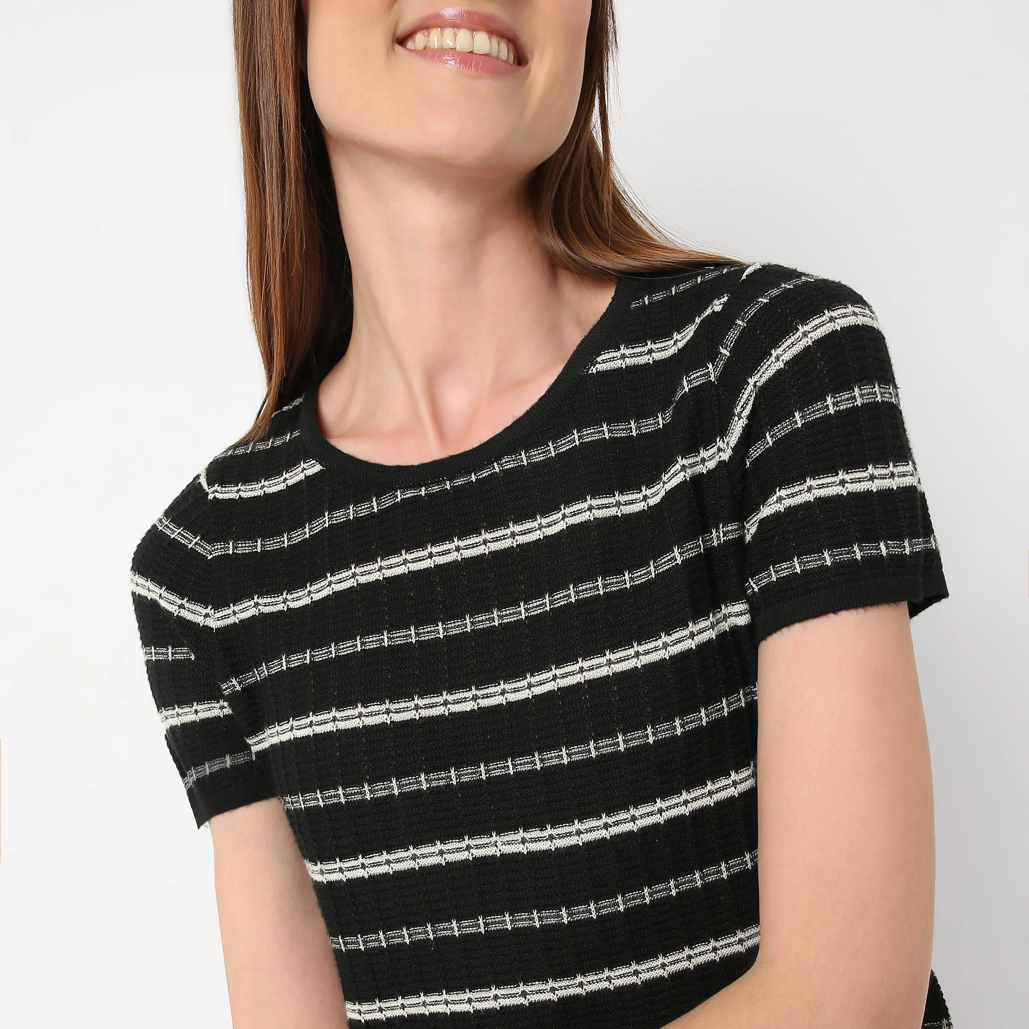 Crew Neck Short Sleeve Kniited Structured Stripped T-Shirt - Image 5