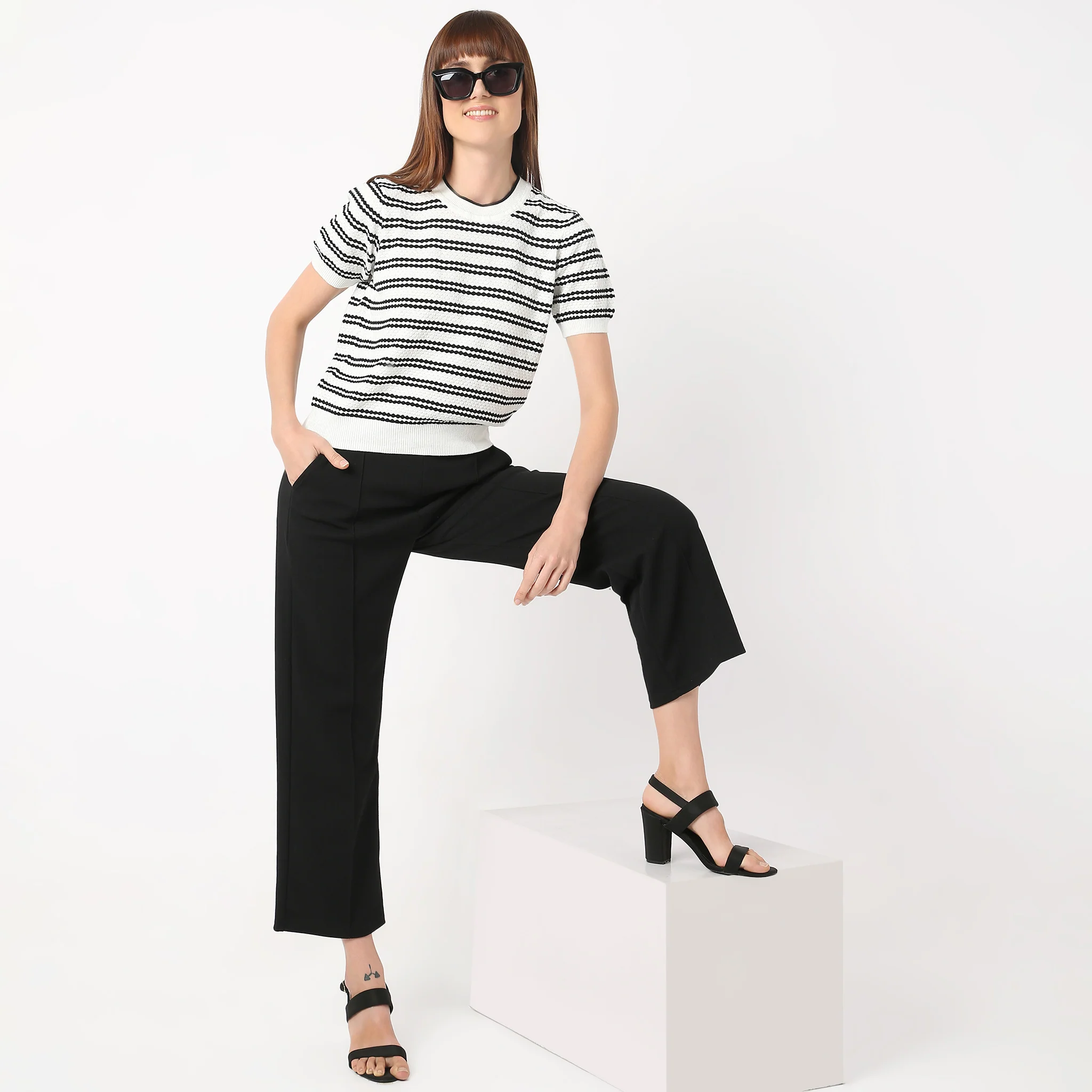 Crew Neck Short Sleeve Kniited Structured Stripped T-Shirt