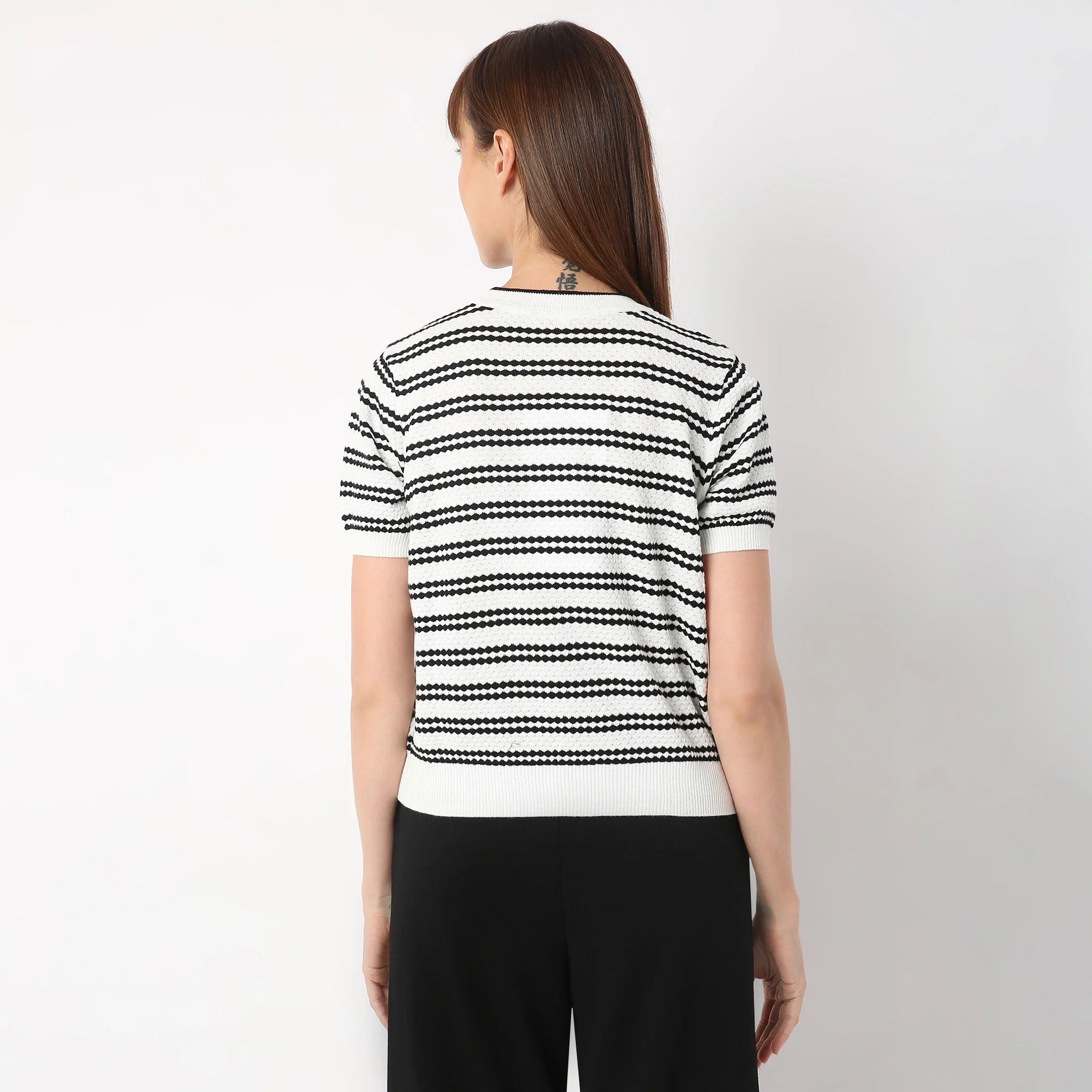 Crew Neck Short Sleeve Kniited Structured Stripped T-Shirt - Image 4