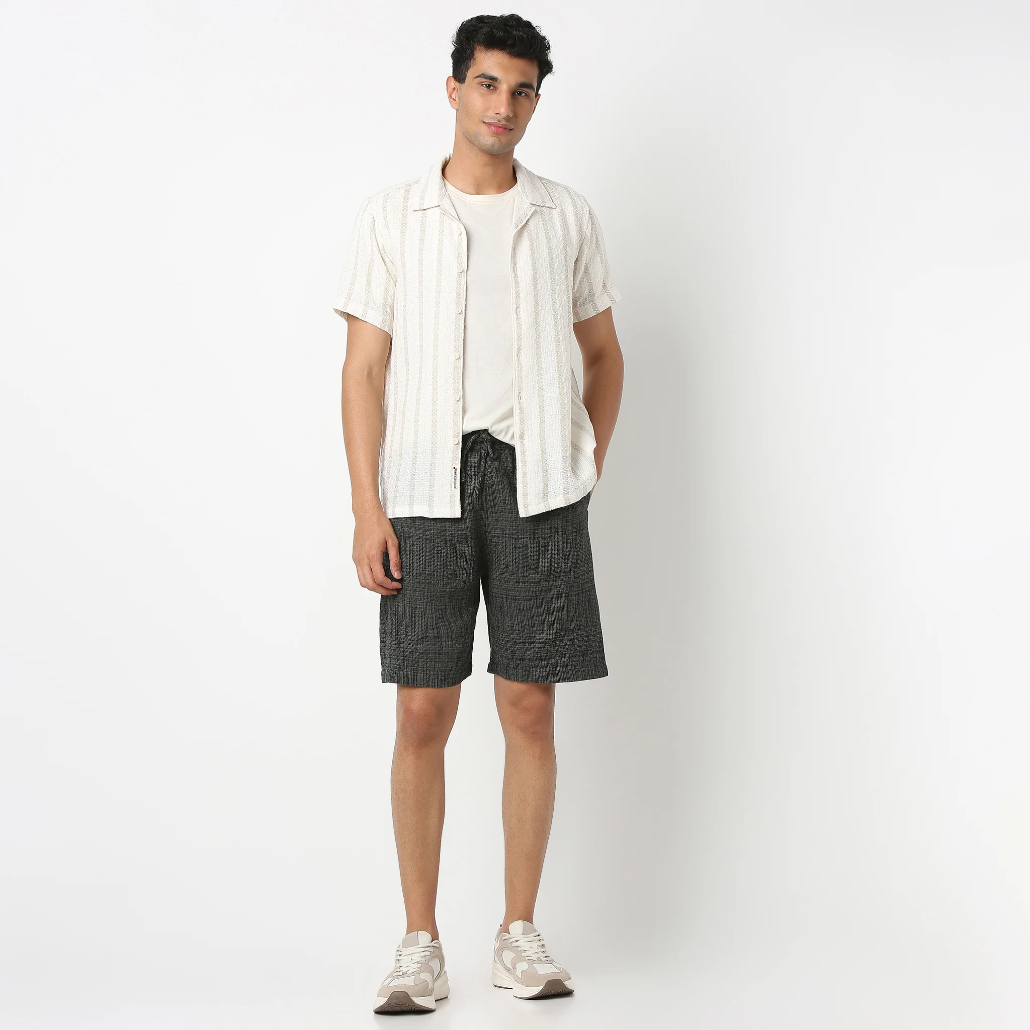 Moodᵉˣ Shorts - Above Knee Trendy Yarn Dyed Textured Pull-On Shorts Relaxed Fit
