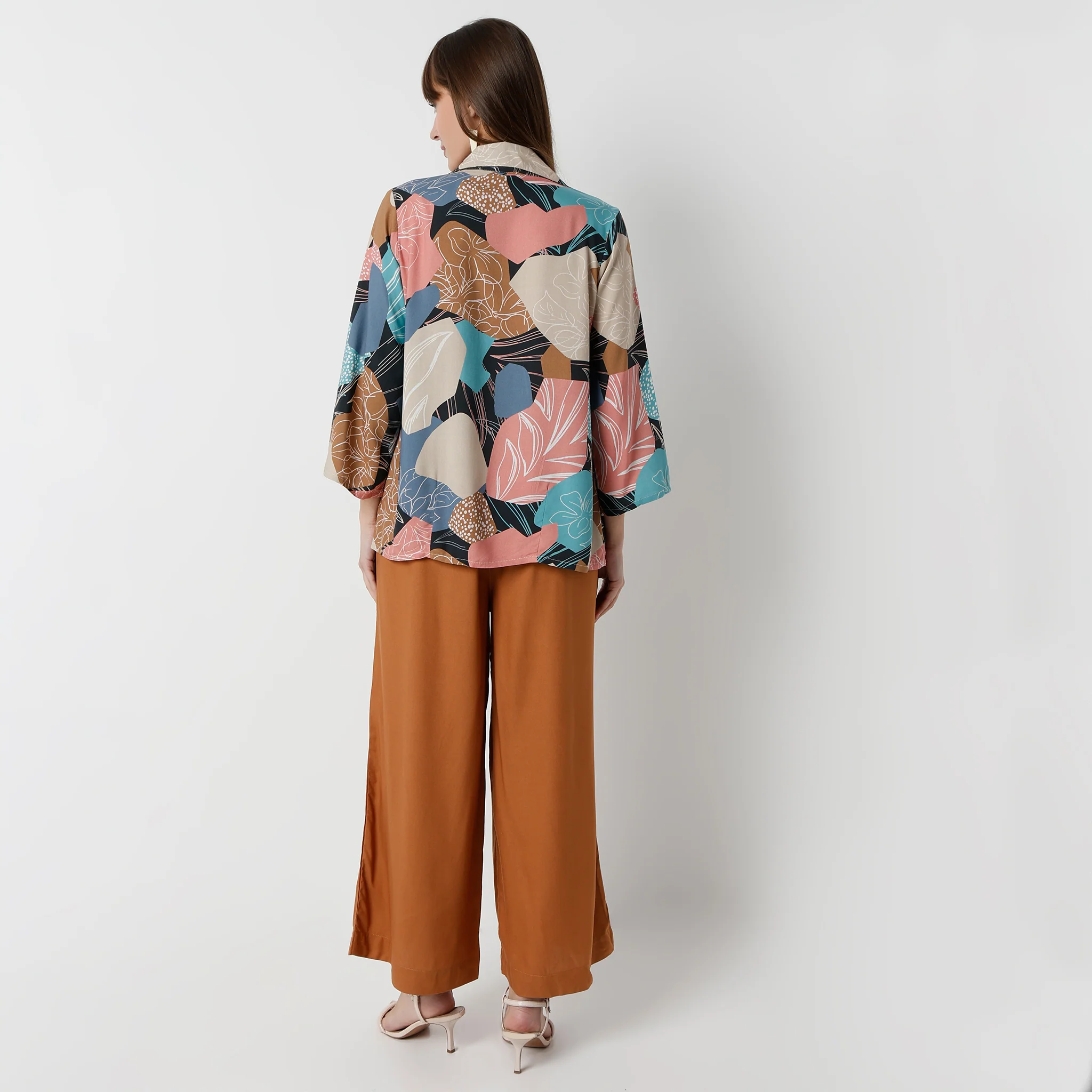 Relaxed Fit Abstract Square Neck Flared Full Sleeve Top With Pant & With Shrug Set - Image 3