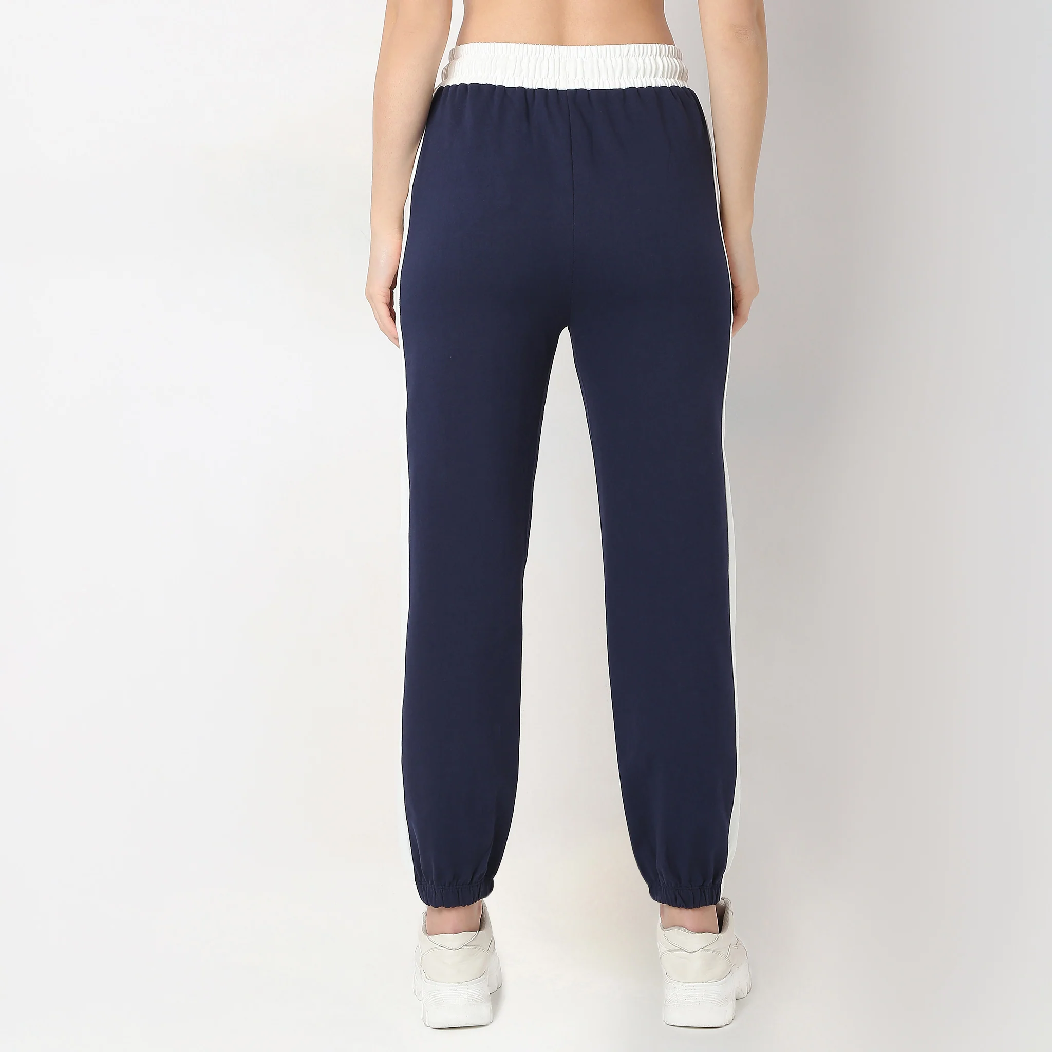 Relaxed Fit Printed High Rise Joggers - Image 3