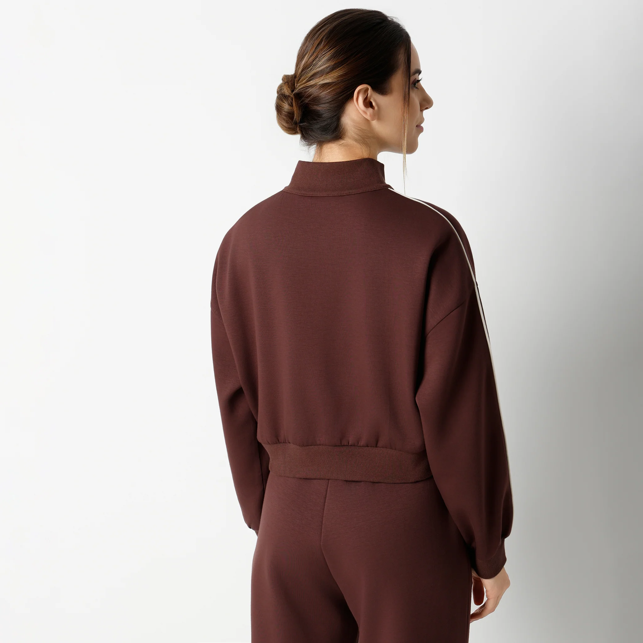 Relaxed Fit Mock Neck Full Sleeve Front Pockets And A Dew Coloured Piping Sweatshirt - Image 3