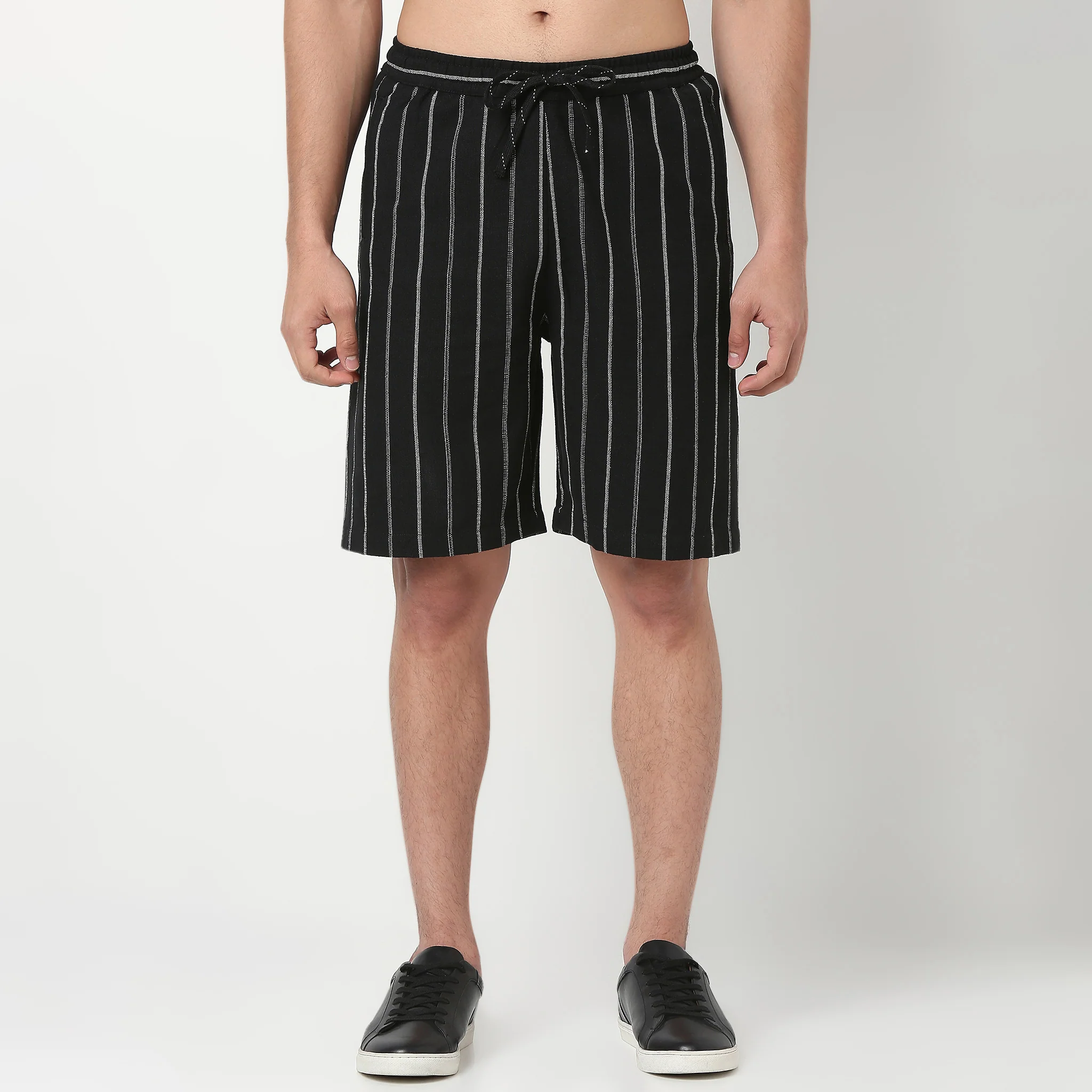 Relaxed Fit Trendy Yarn Dyed Textured Pull-On Shorts - Image 2