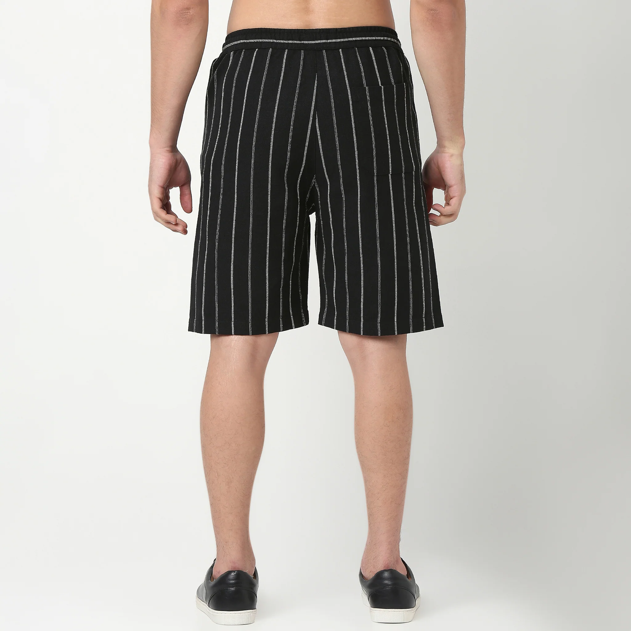 Relaxed Fit Trendy Yarn Dyed Textured Pull-On Shorts - Image 3