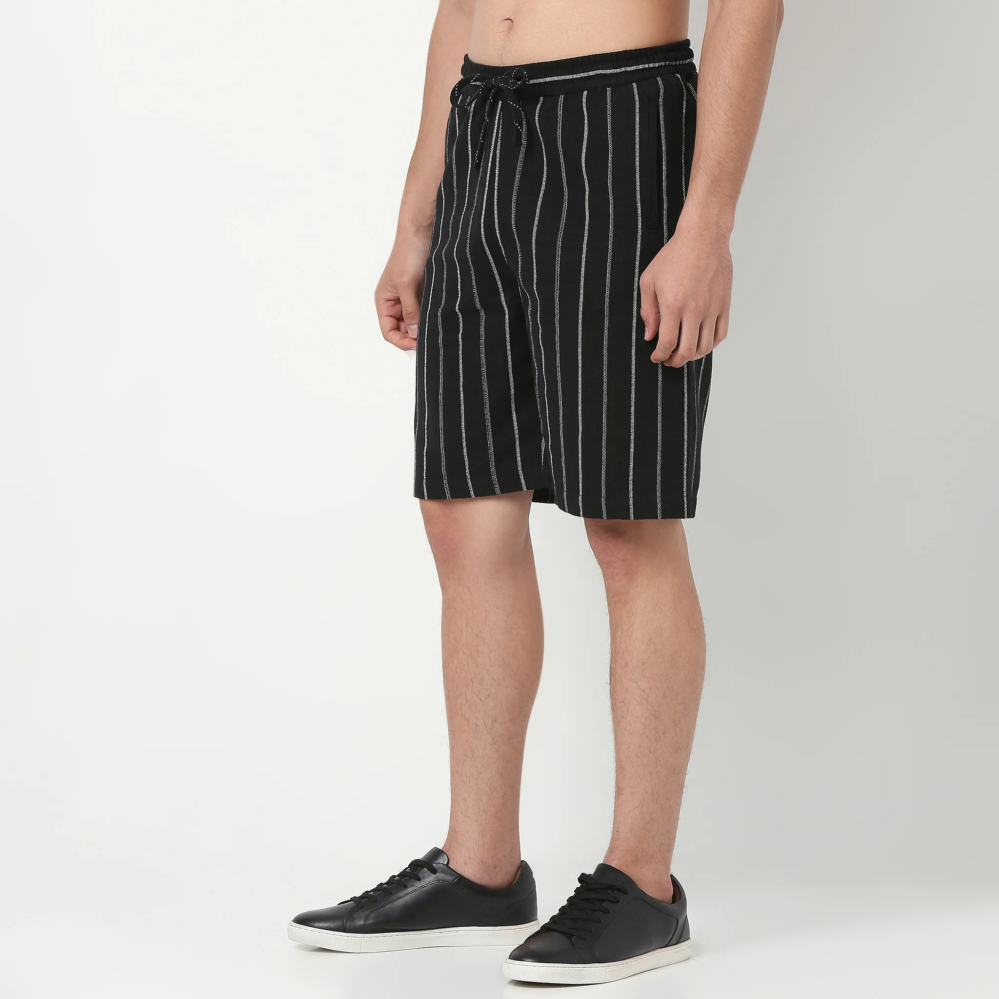 Relaxed Fit Trendy Yarn Dyed Textured Pull-On Shorts - Image 5