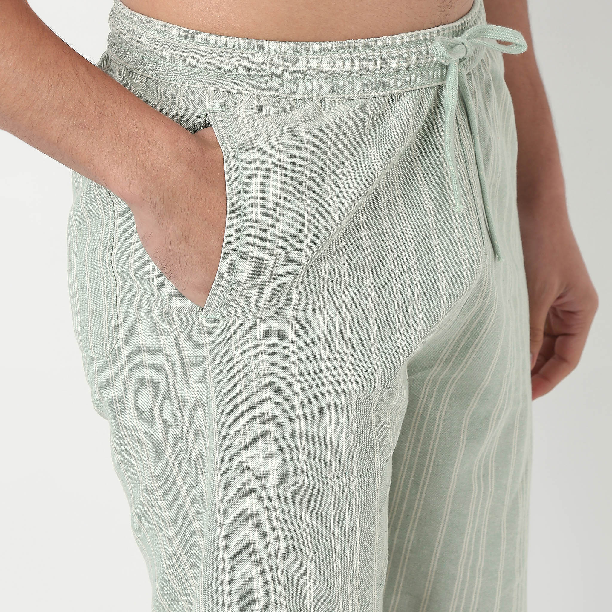 Relaxed Fit Trendy Yarn Dyed Textured Pull-On Shorts - Image 4