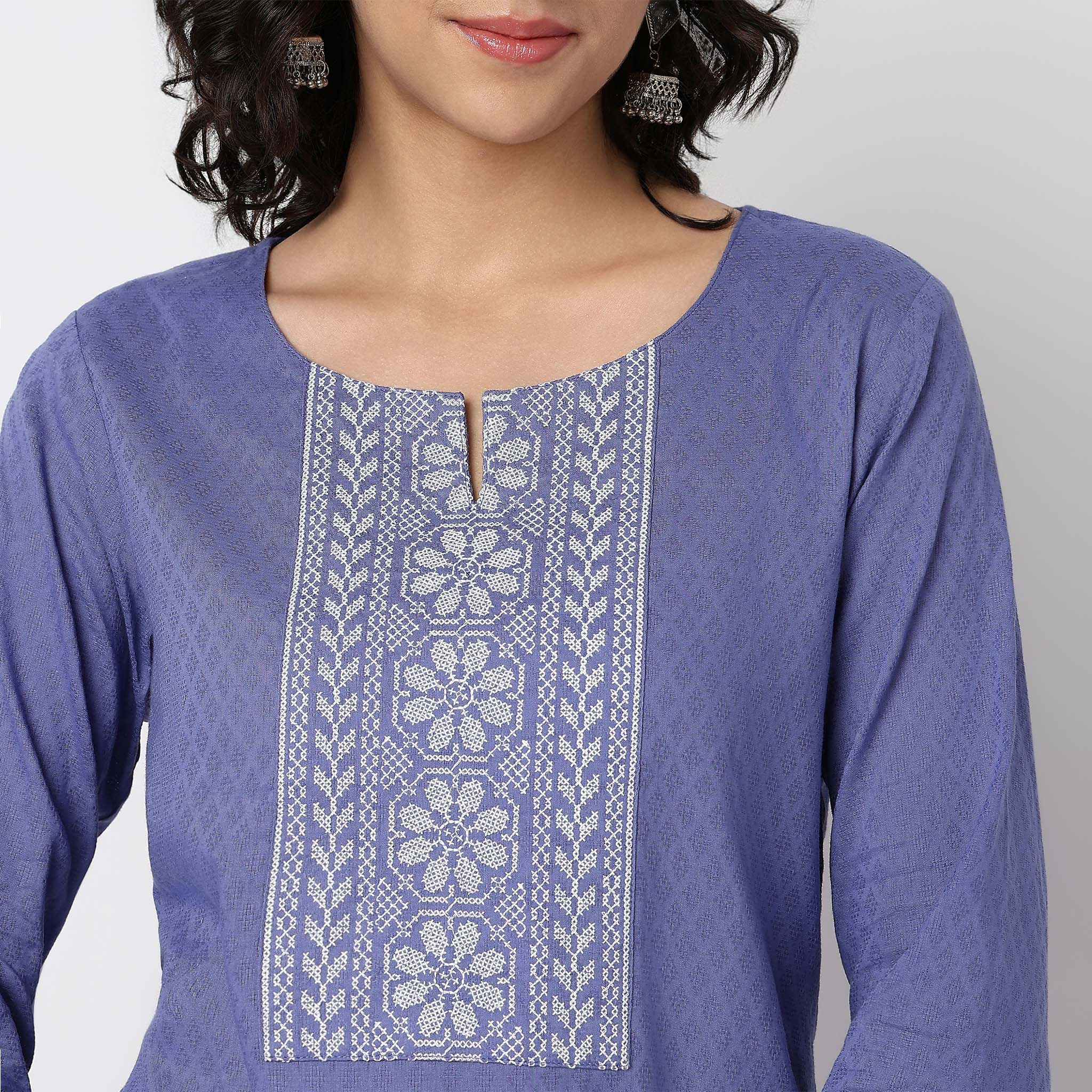 Embroidered Yoke Straight Kurta - Image 4