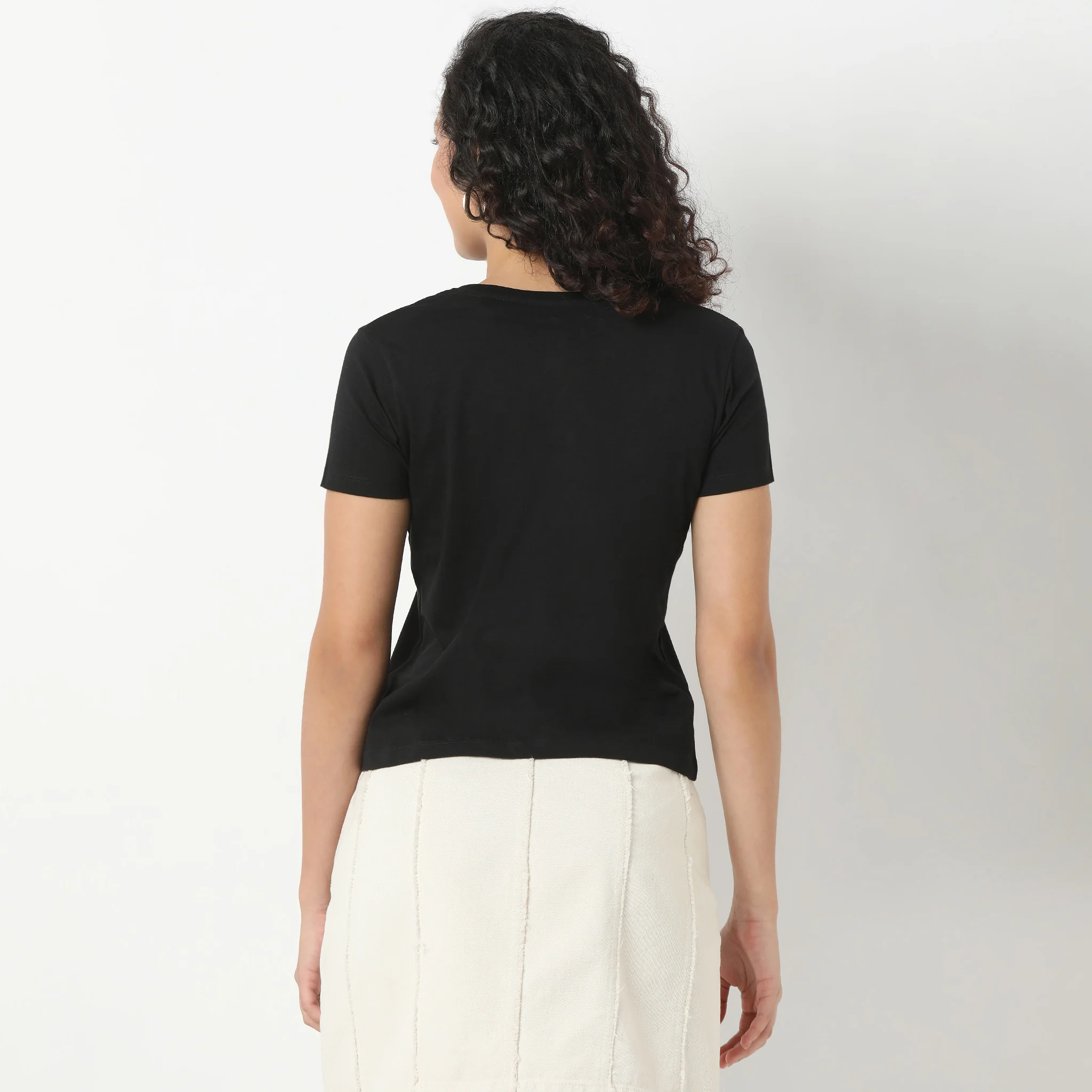 Round Neck Graphic T-Shirt - Image 3