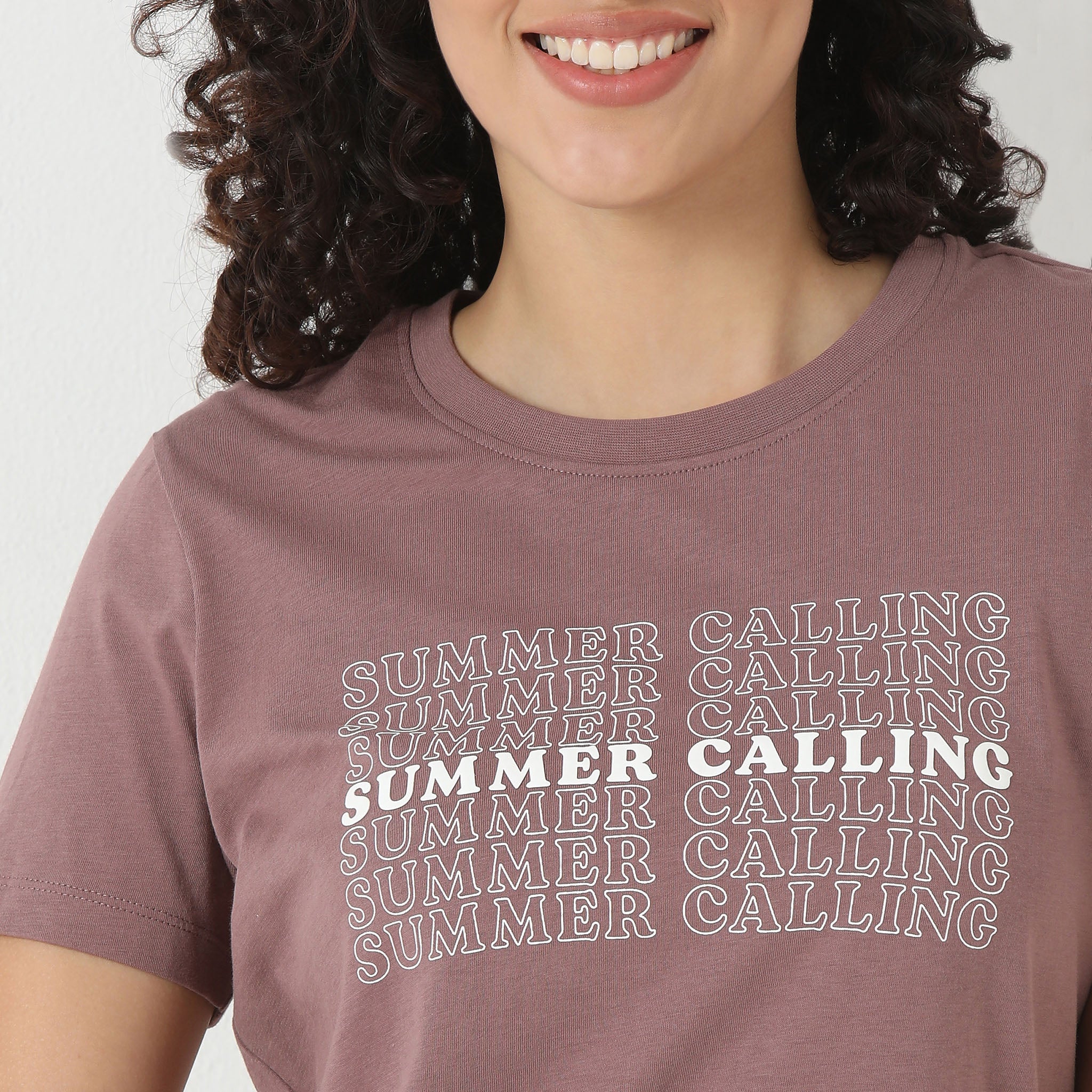 Round Neck Graphic T-Shirt - Image 4