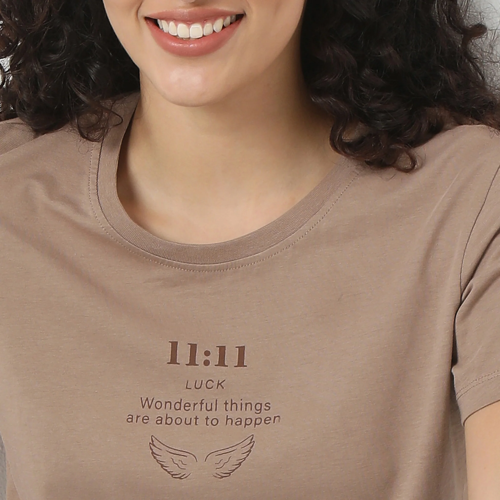 Round Neck Graphic T-Shirt - Image 4