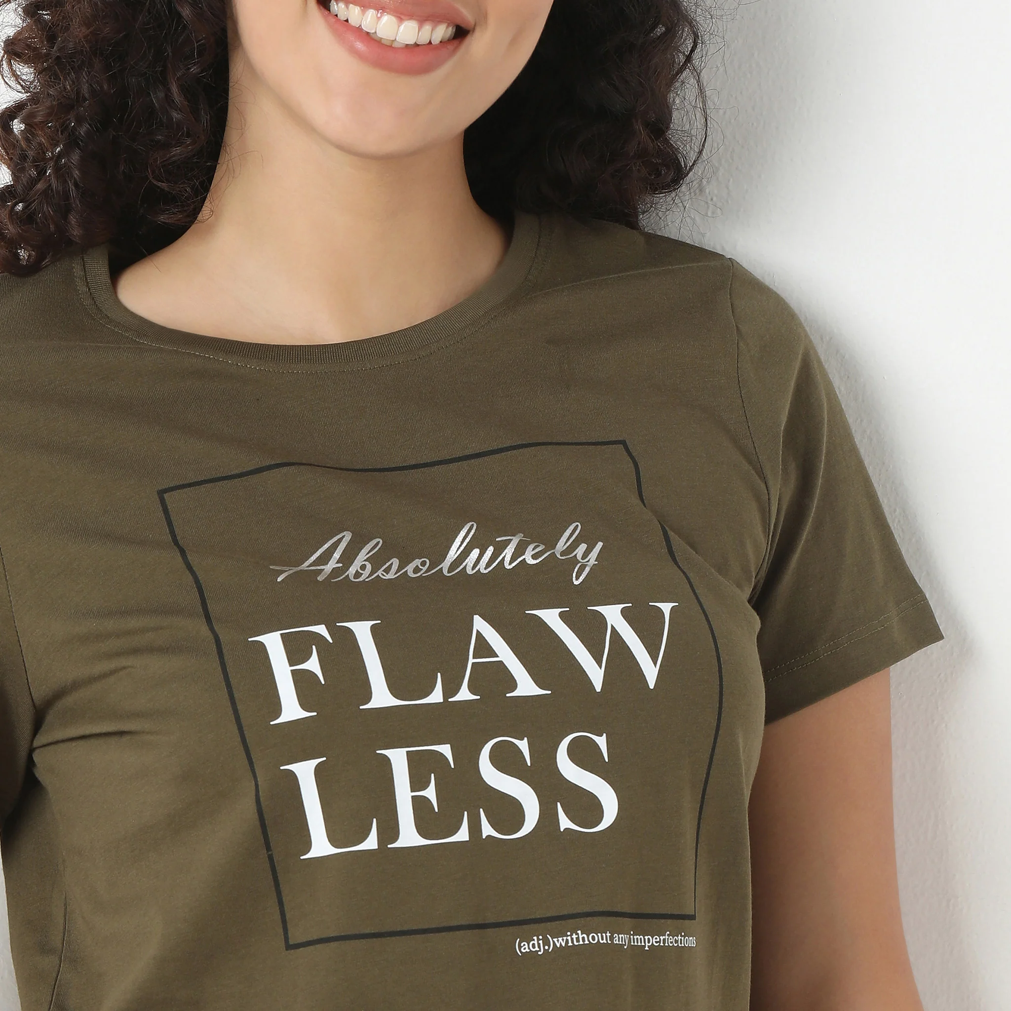 Round Neck Graphic T-Shirt - Image 4