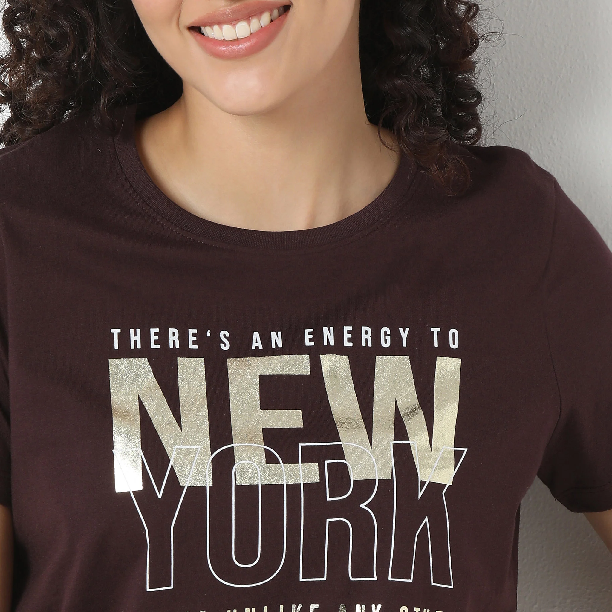 Round Neck Graphic T-Shirt - Image 4