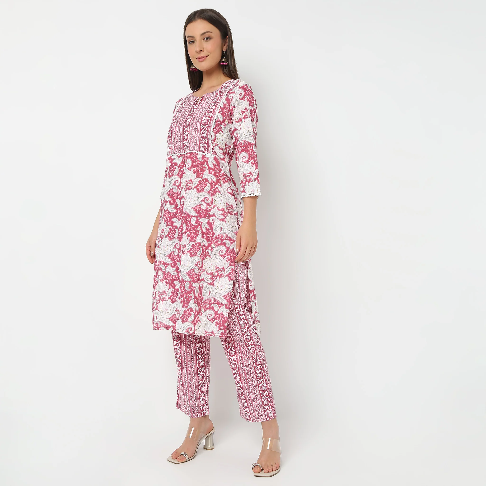 Round Neck Knee Length Three-Fourth Sleeve Printed Straight Fit Kurta - Image 5