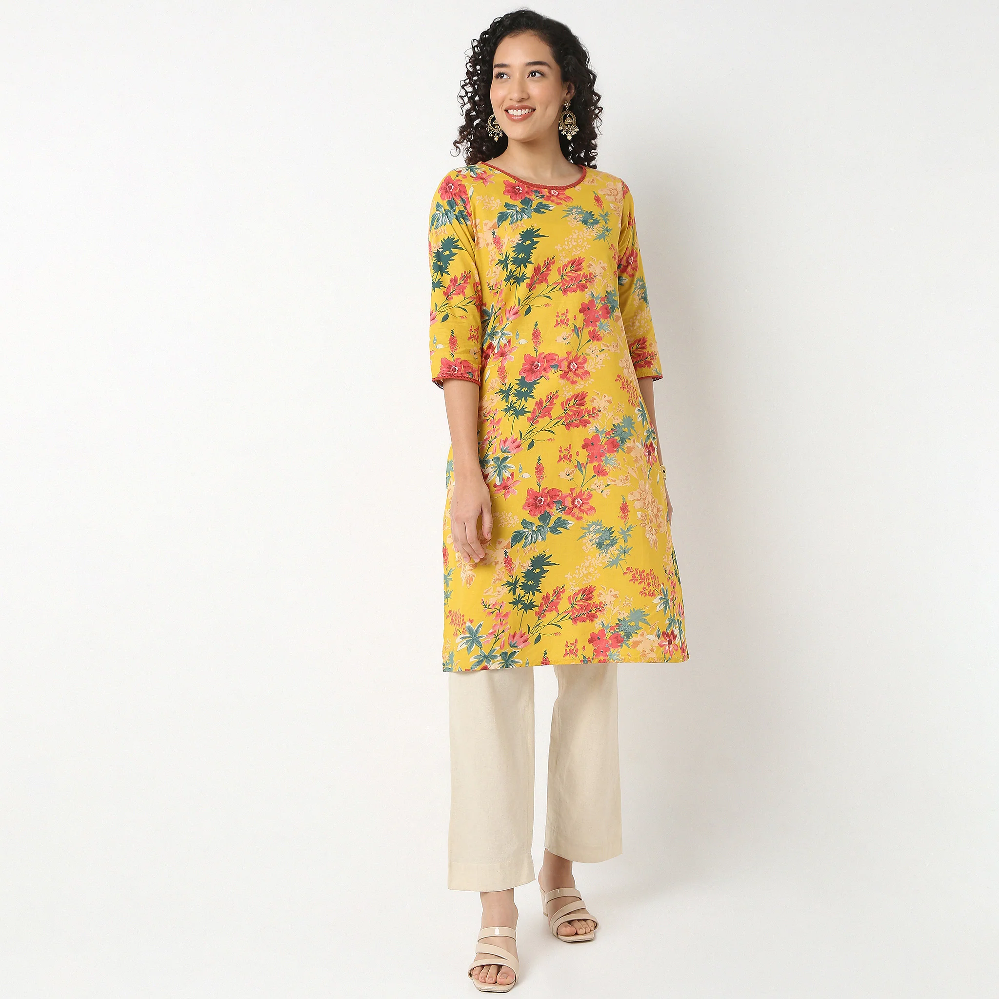 Round Neck Kurta With Lace Detailing - Image 2