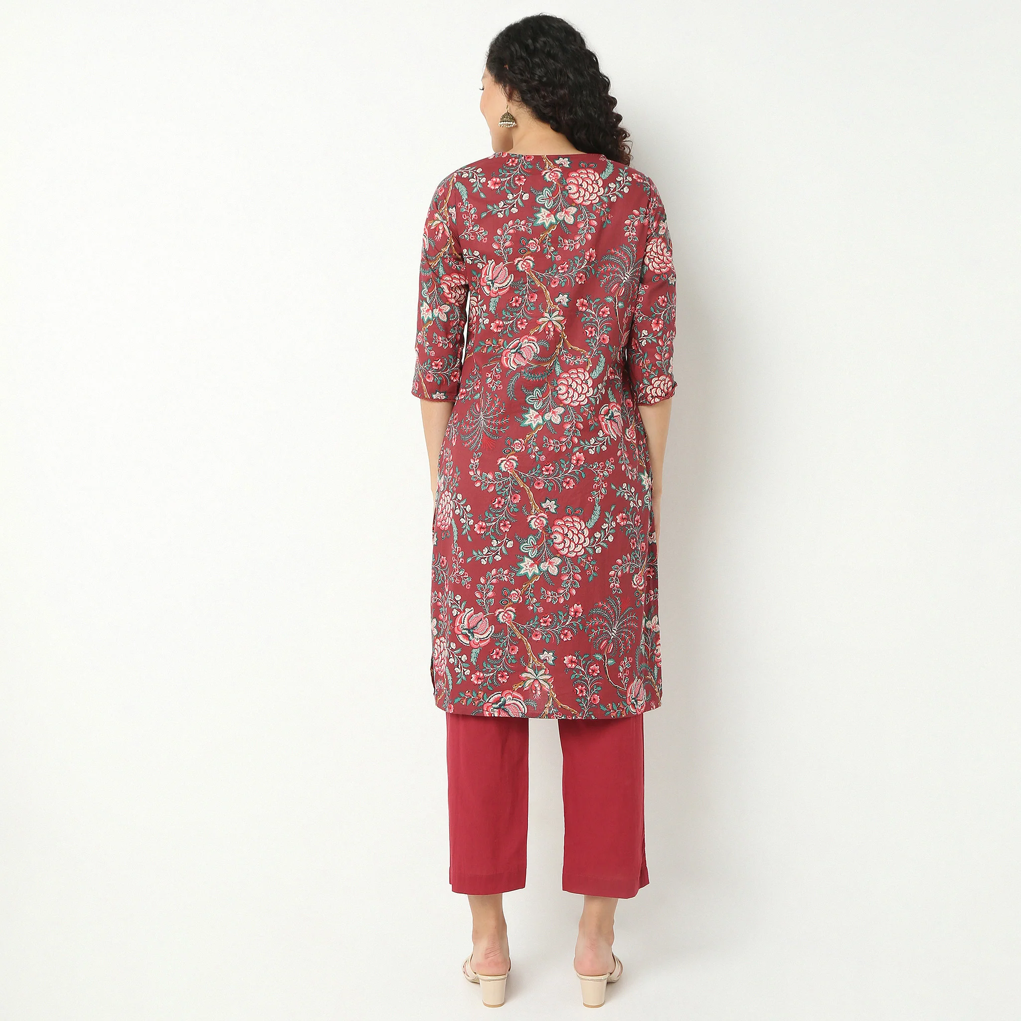 Round Neck Kurta With Lace Detailing - Image 3