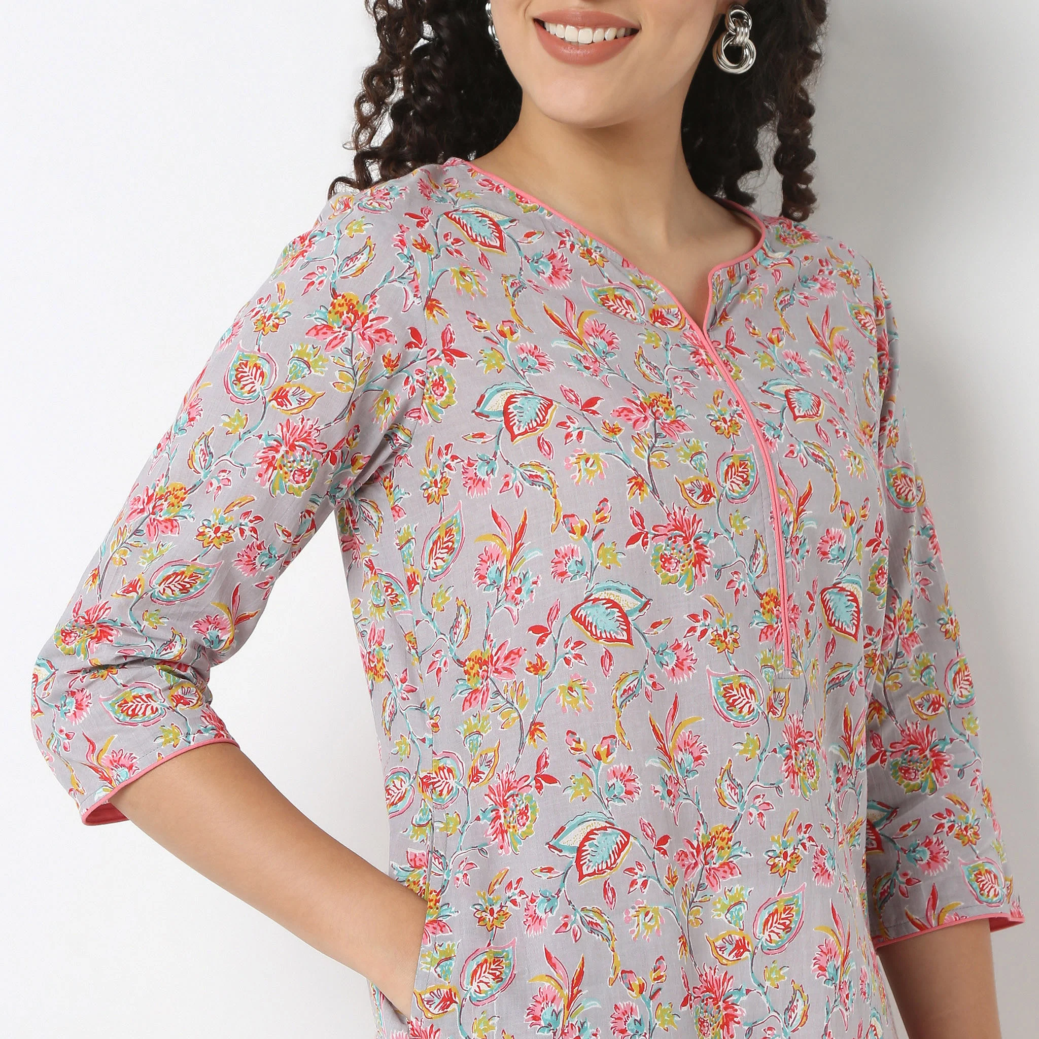 Round Neck Printed Kurta - Image 4