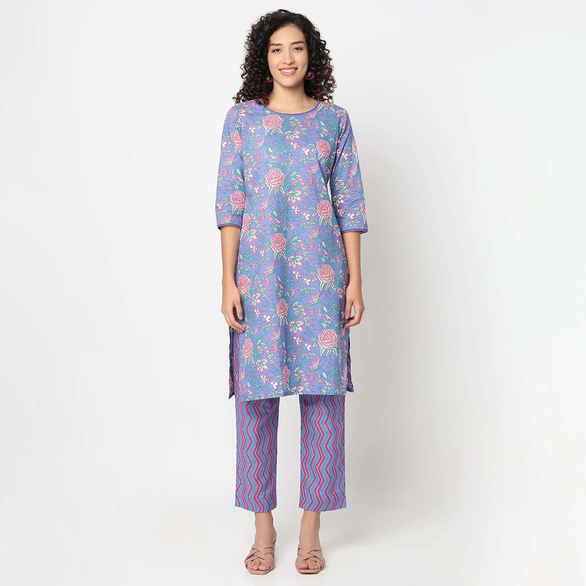 Round Neck With Lace Detailing Kurta - Image 2
