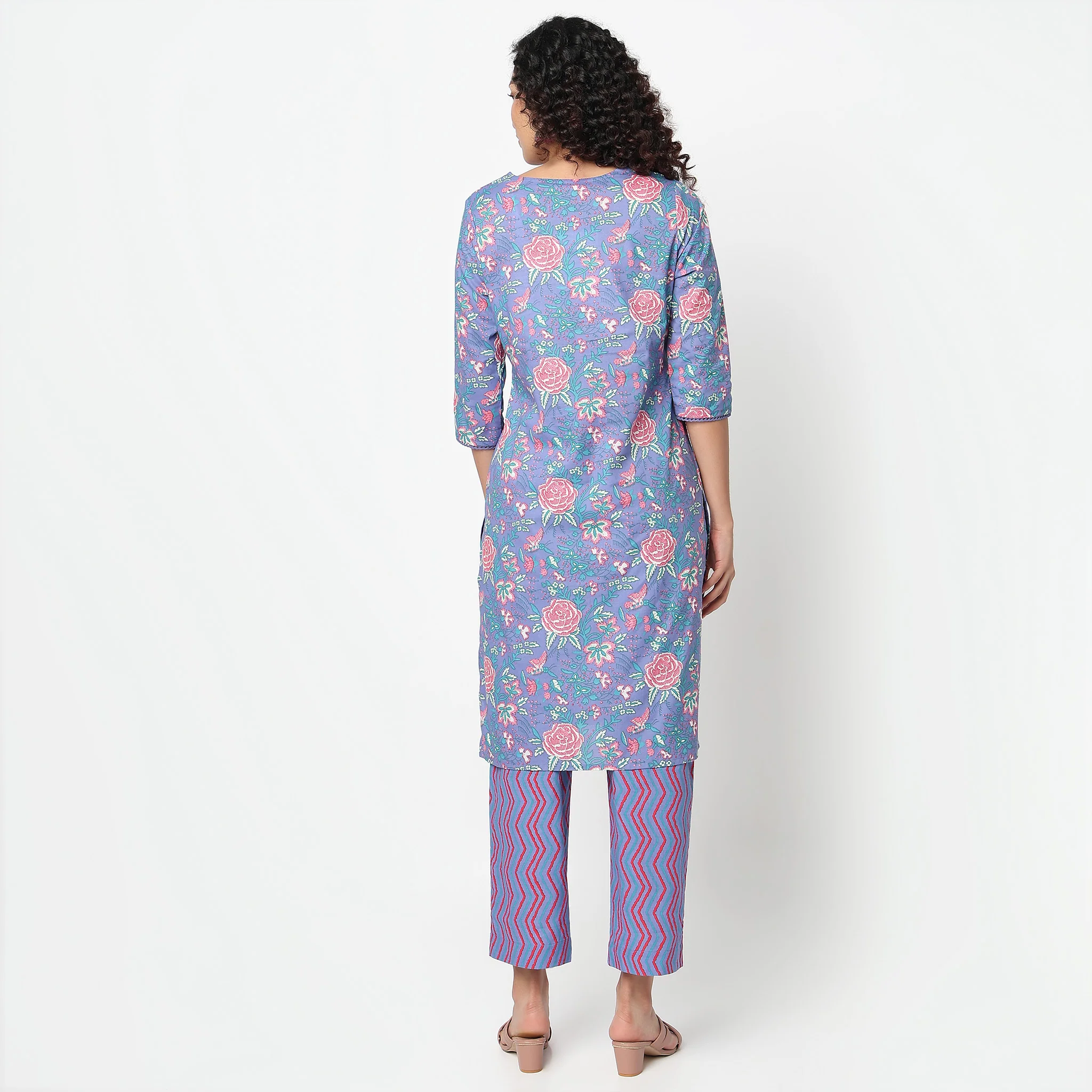 Round Neck With Lace Detailing Kurta - Image 3