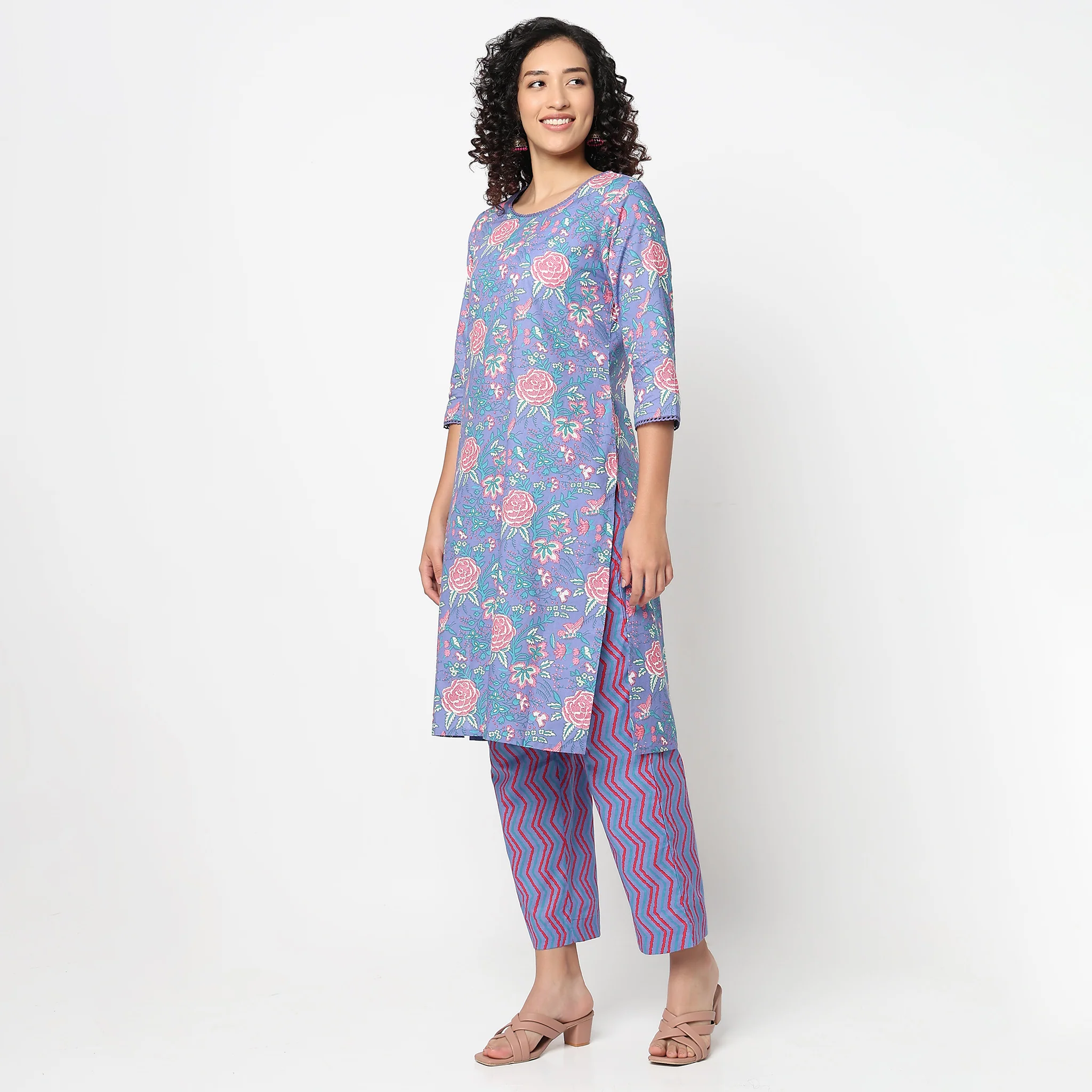 Round Neck With Lace Detailing Kurta - Image 5
