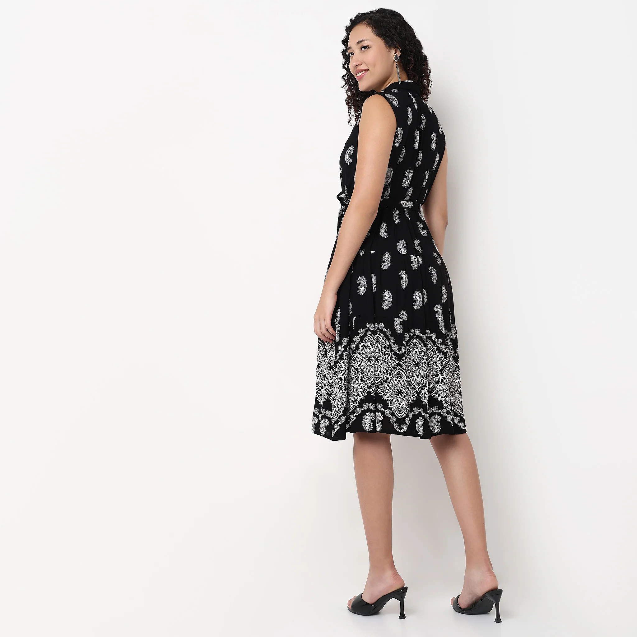 Shirt Collar Sleeveless Tiered Dress - Image 3