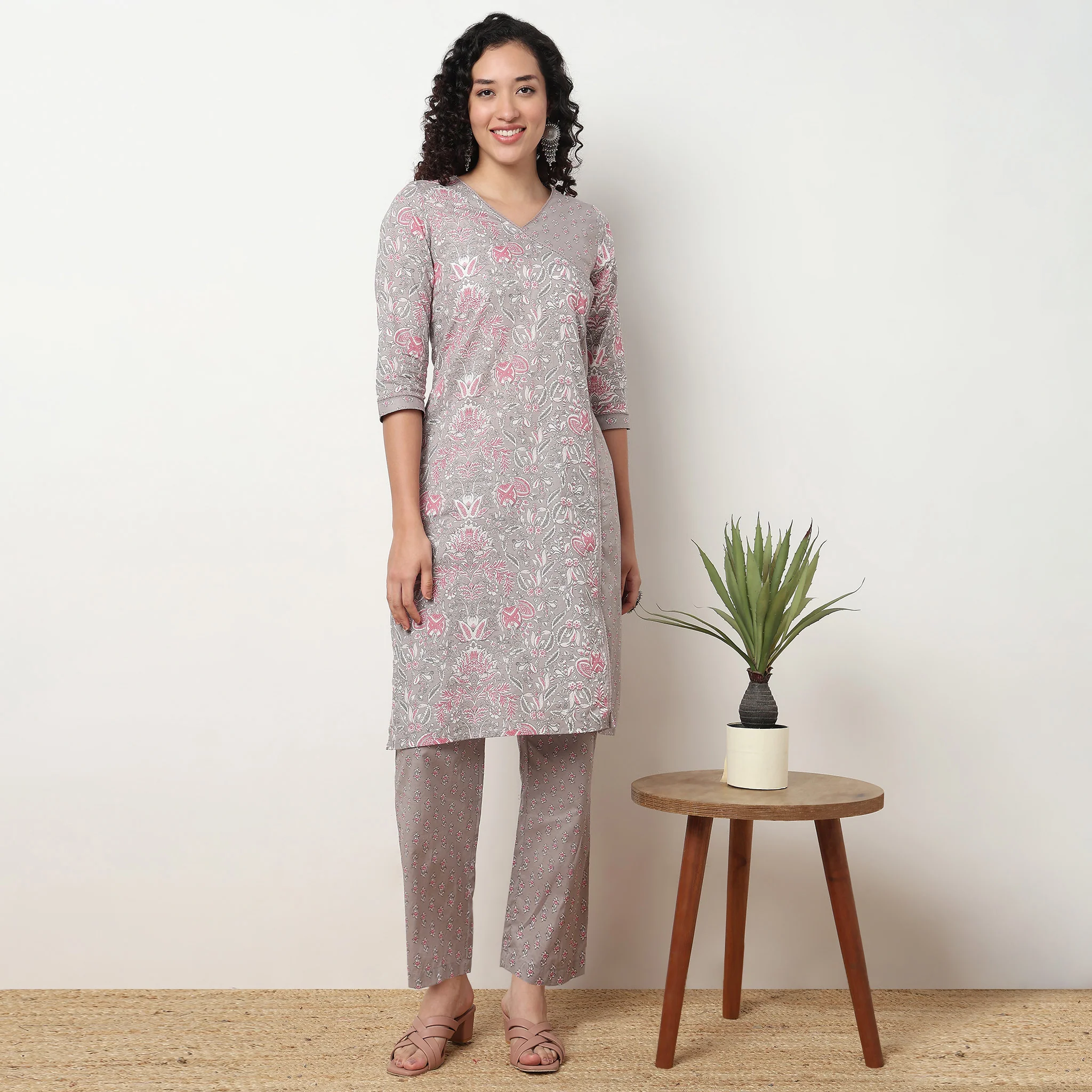 Side Panel Printed V-Neck Kurta